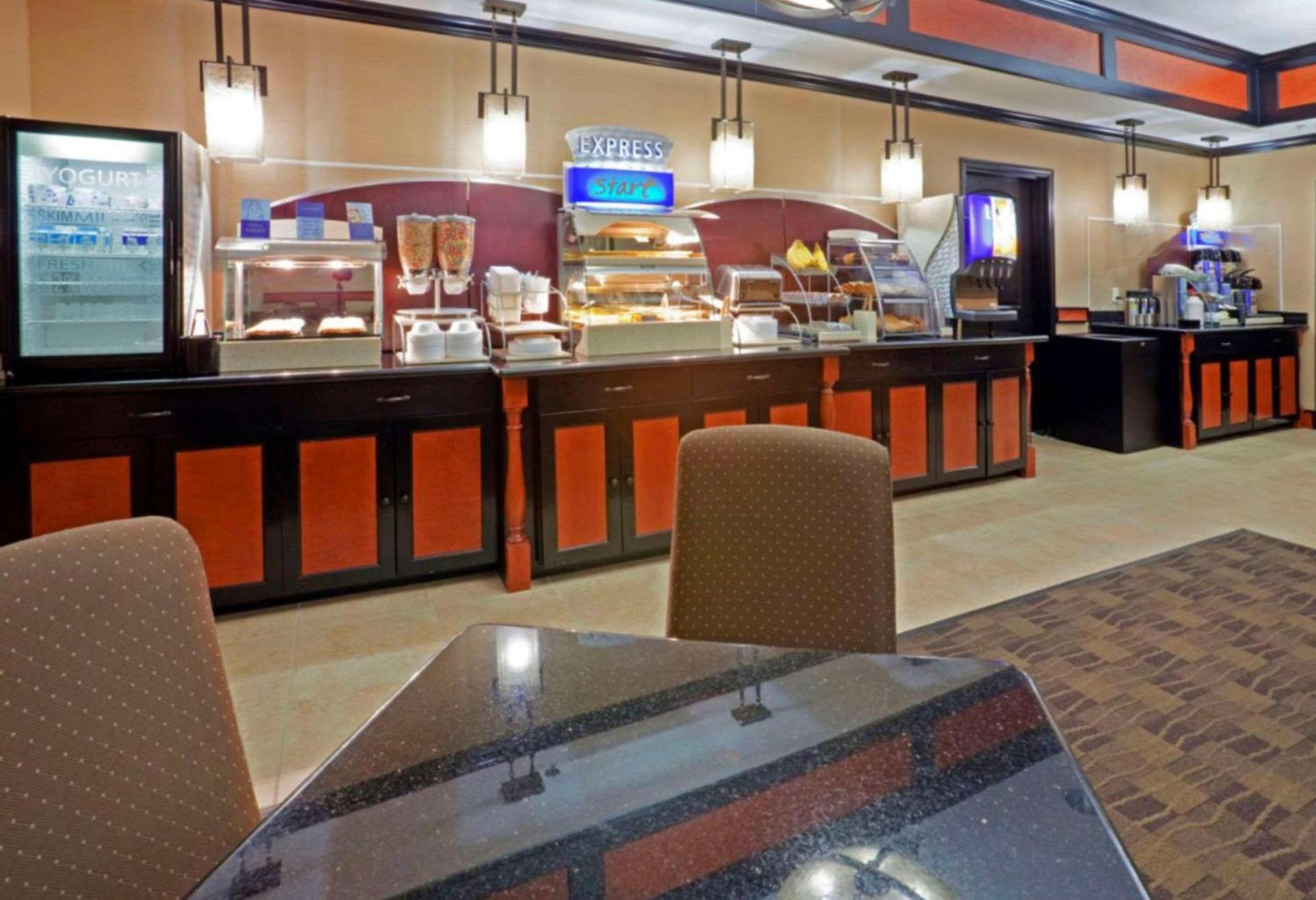 Comfort Inn & Suites Dallas Medical-Market Center photo 5