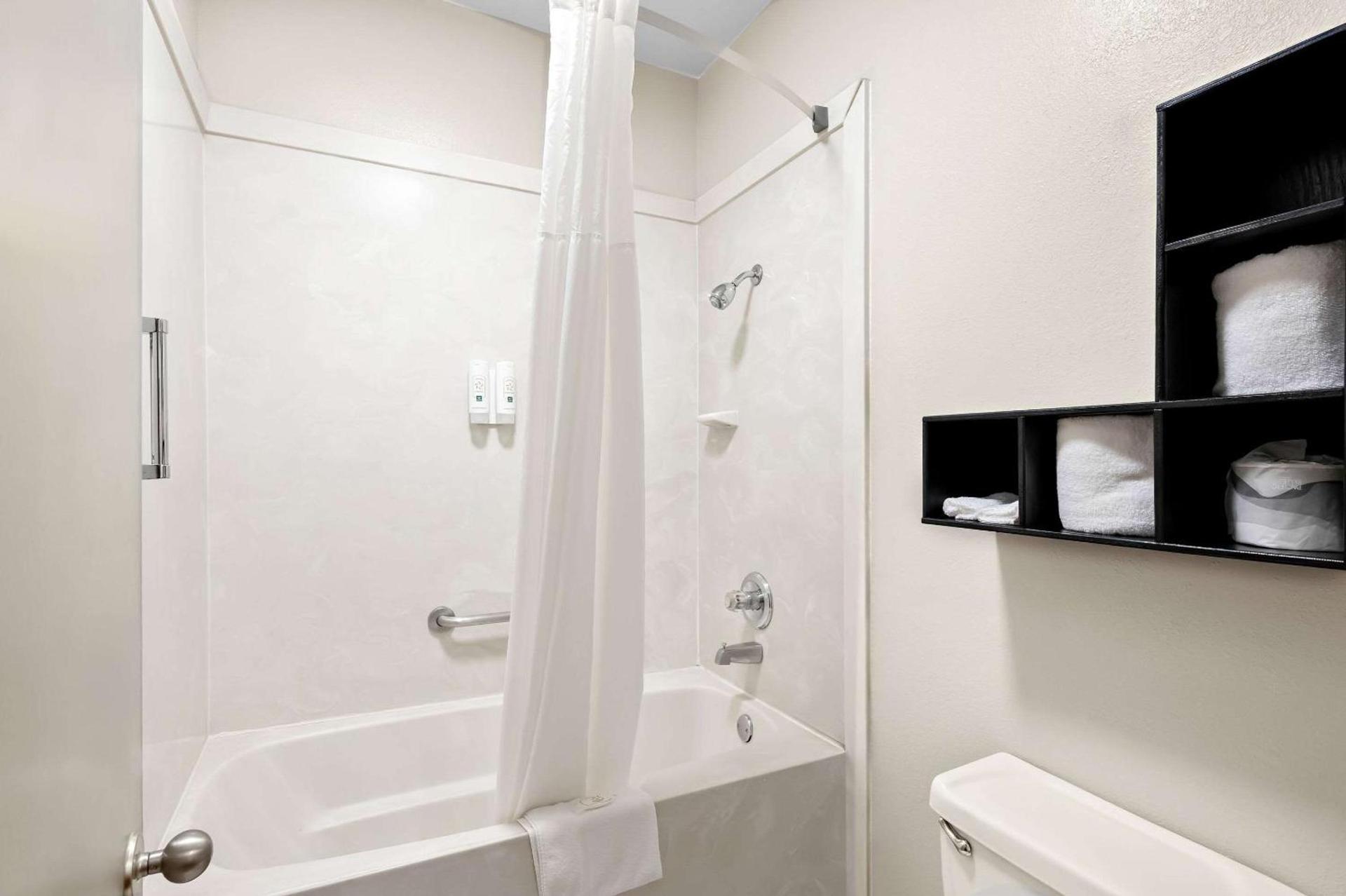 Quality Inn & Suites Monticello photo 22