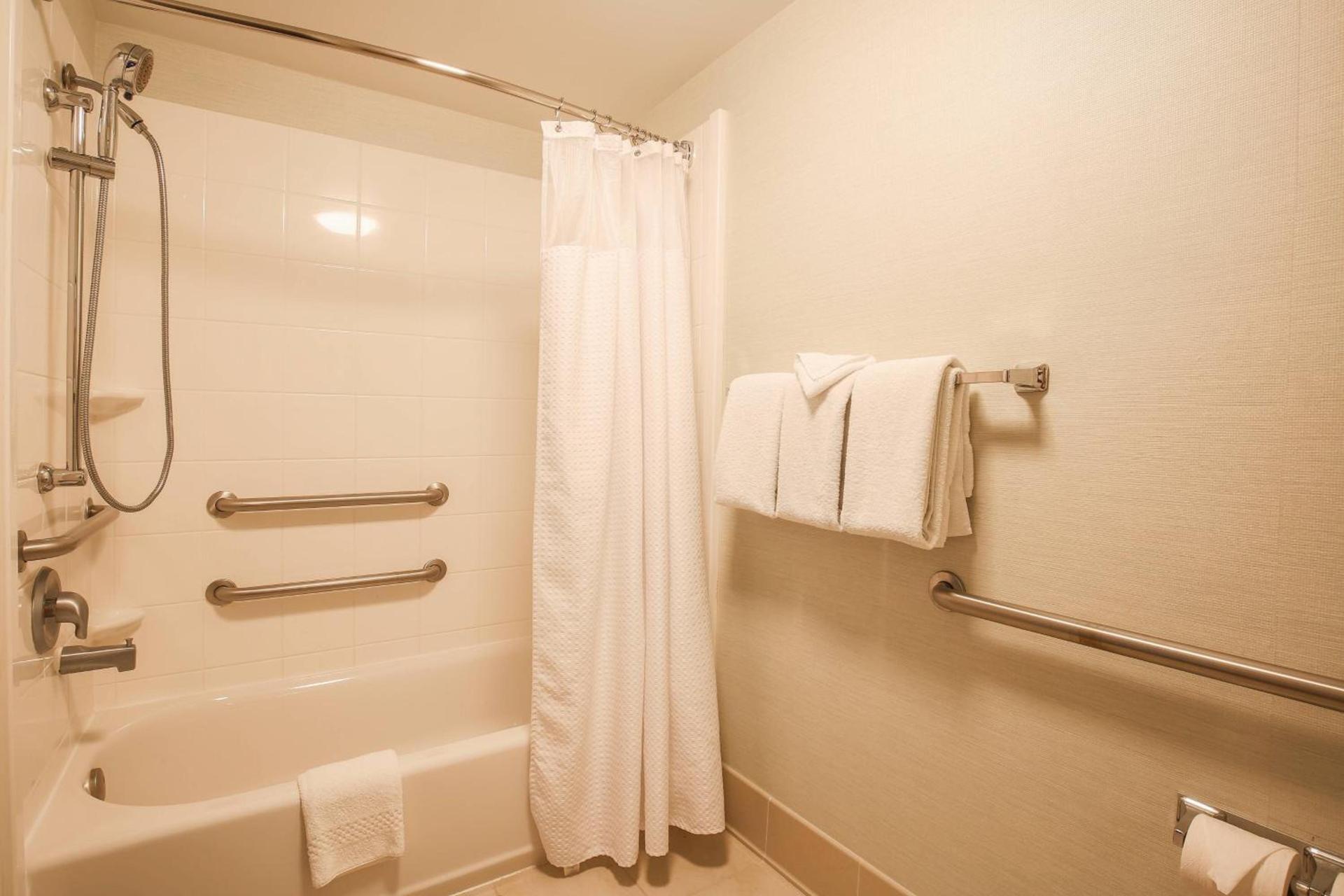 Courtyard by Marriott Flint Grand Blanc photo 16