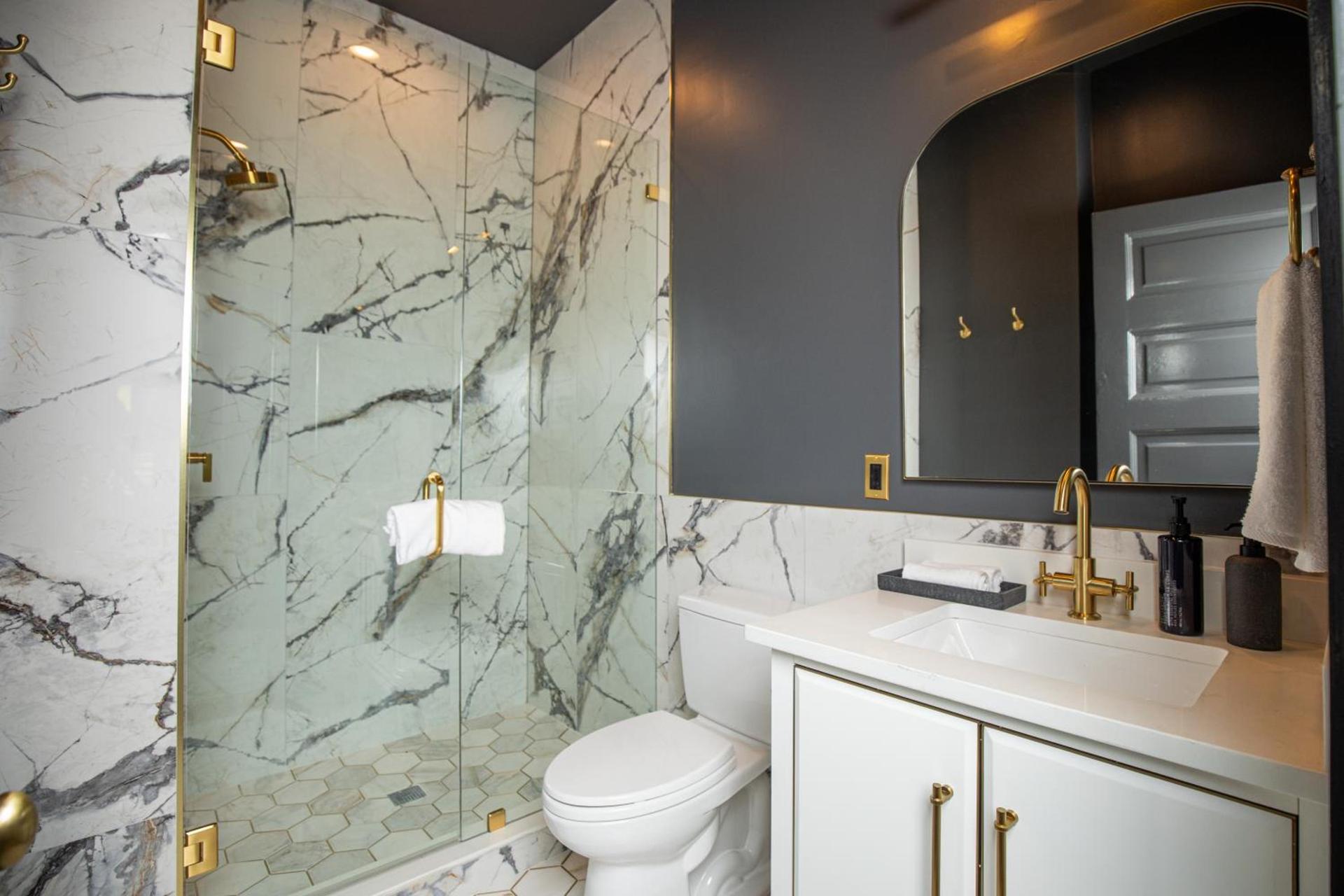 Blackbird Hotel photo 32
