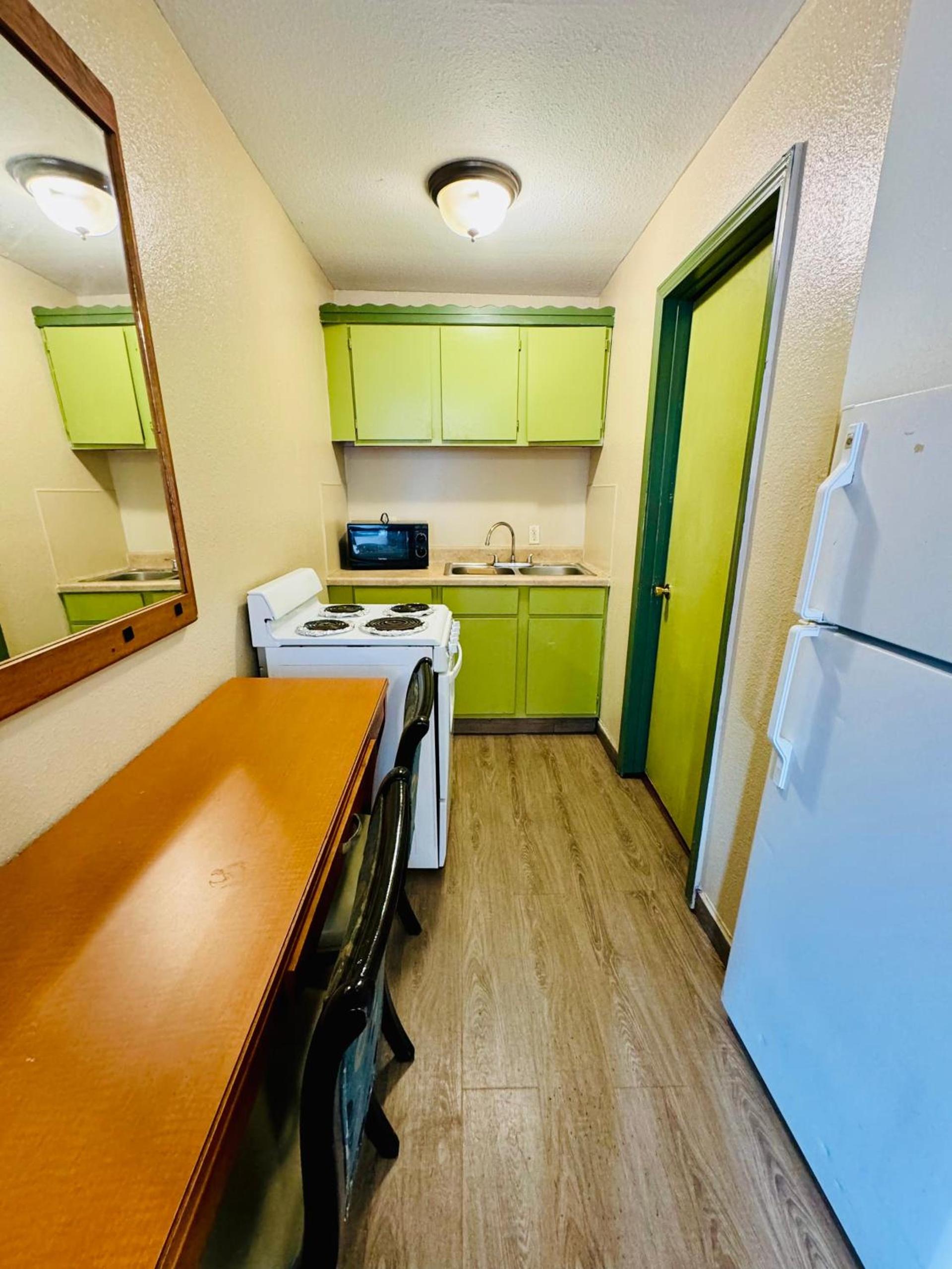 Bostonian Inn & Suites photo 8