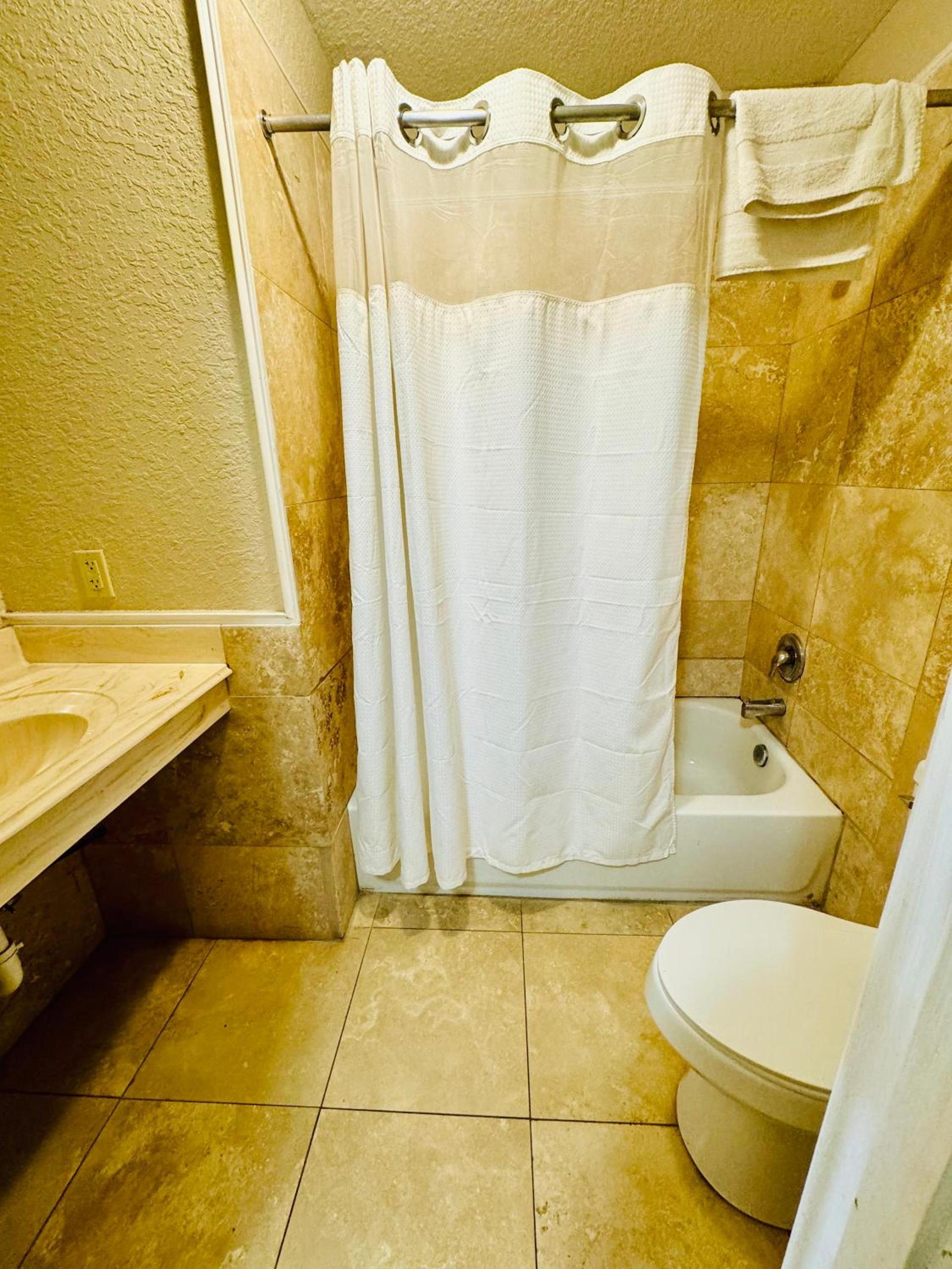 Bostonian Inn & Suites photo 11