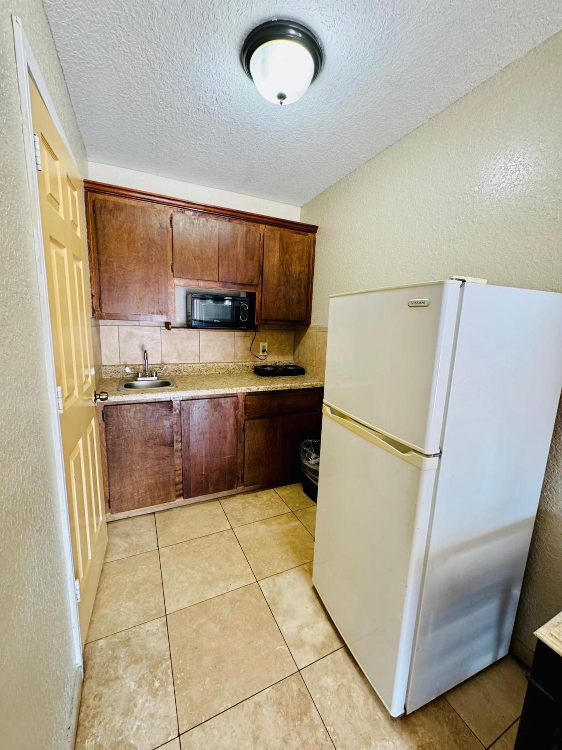 Bostonian Inn & Suites photo 12