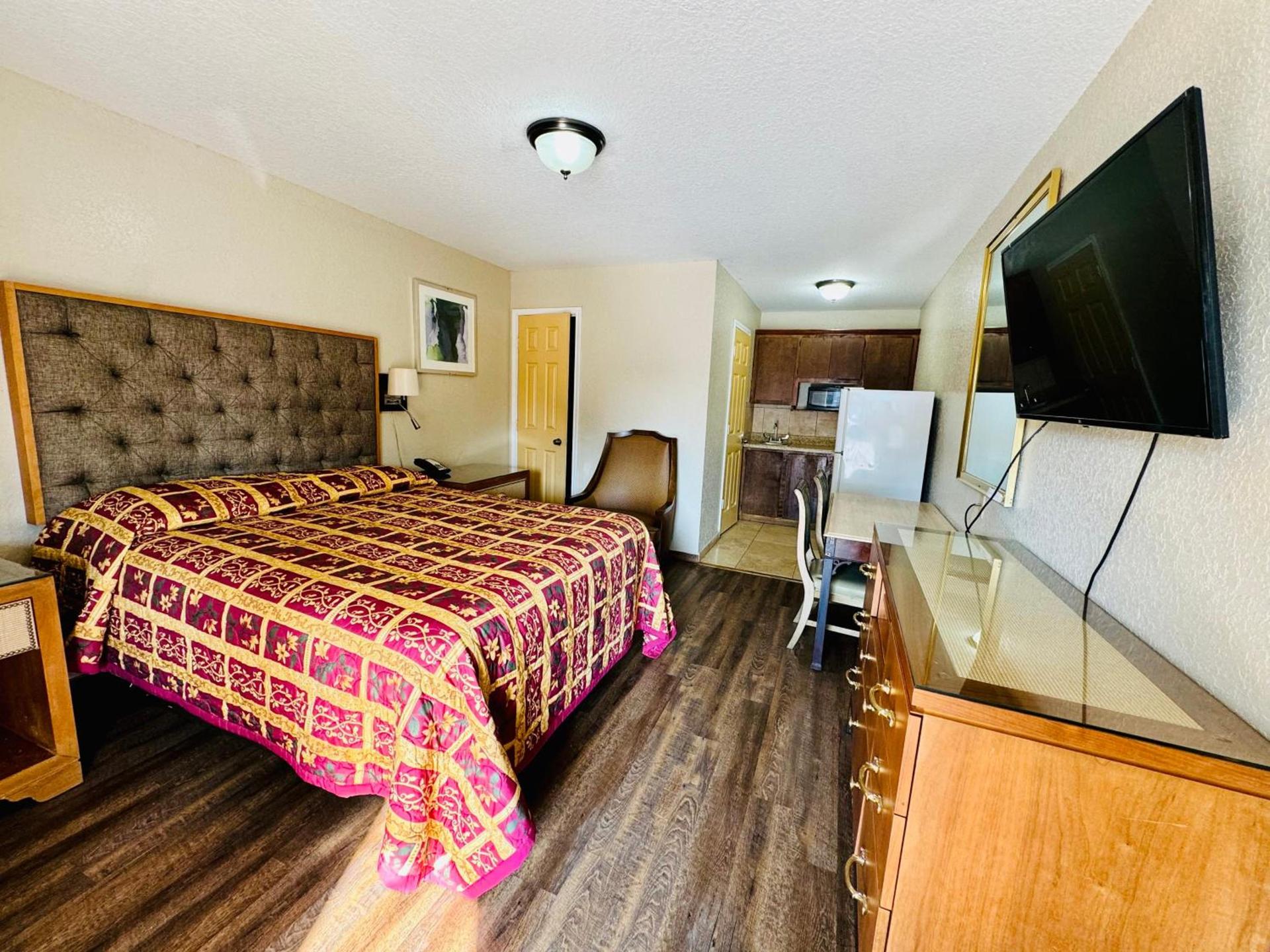Bostonian Inn & Suites photo 7
