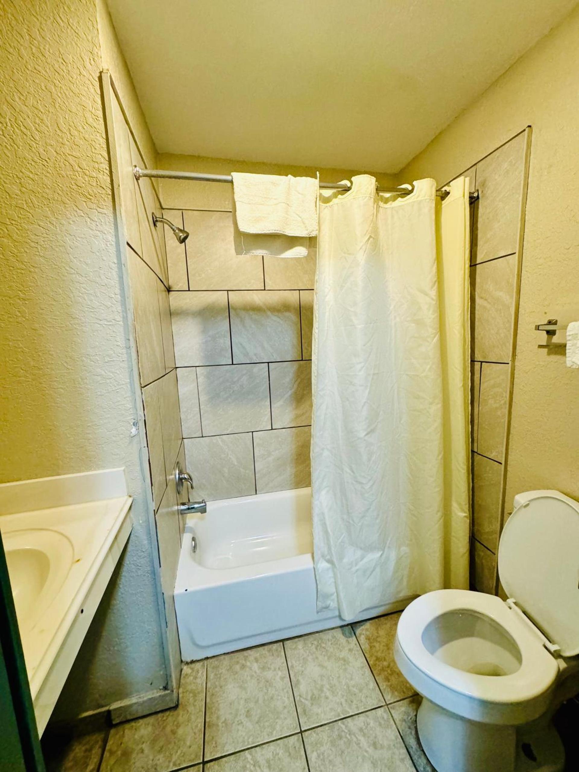 Bostonian Inn & Suites photo 15