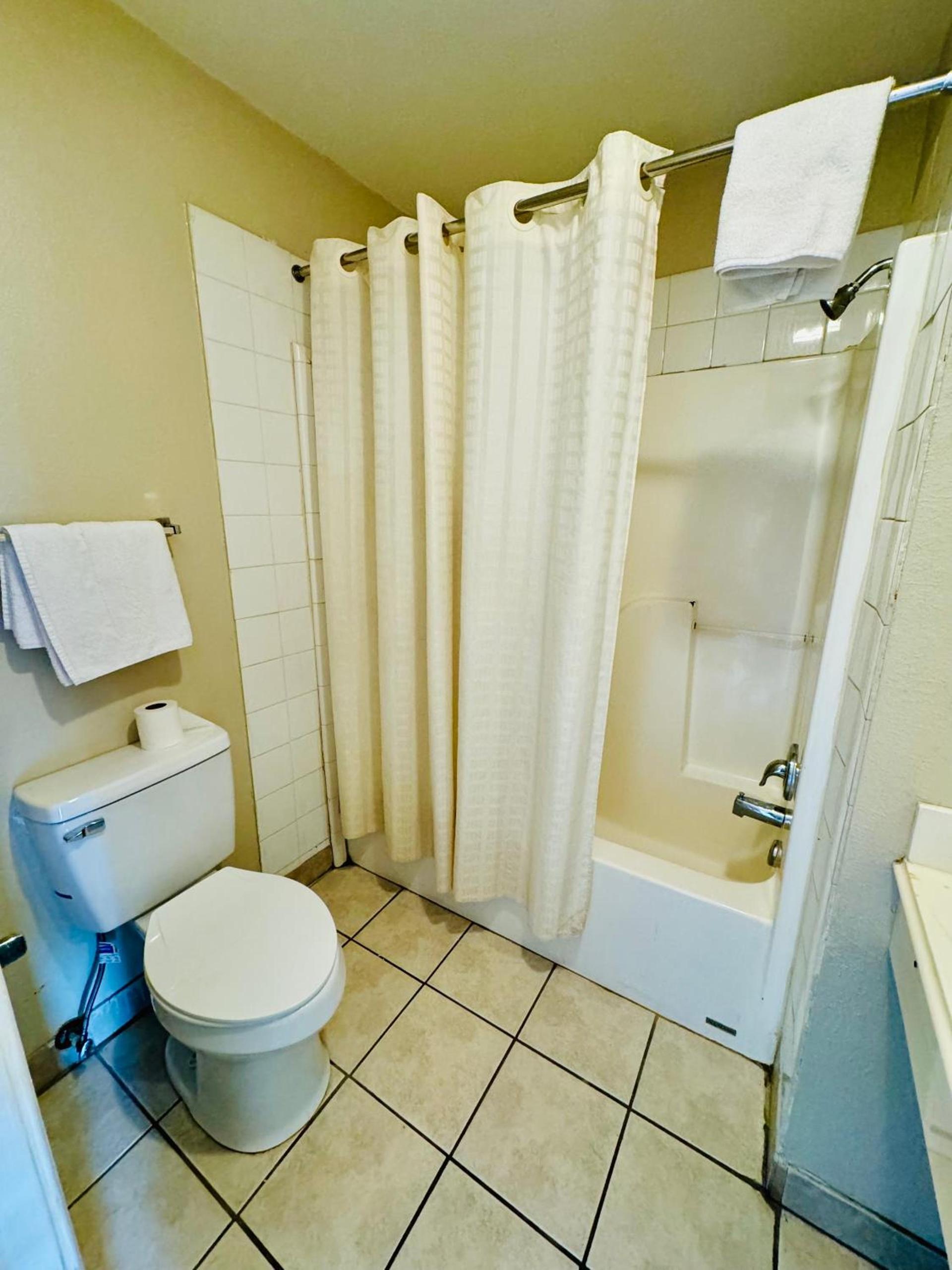 Bostonian Inn & Suites photo 17