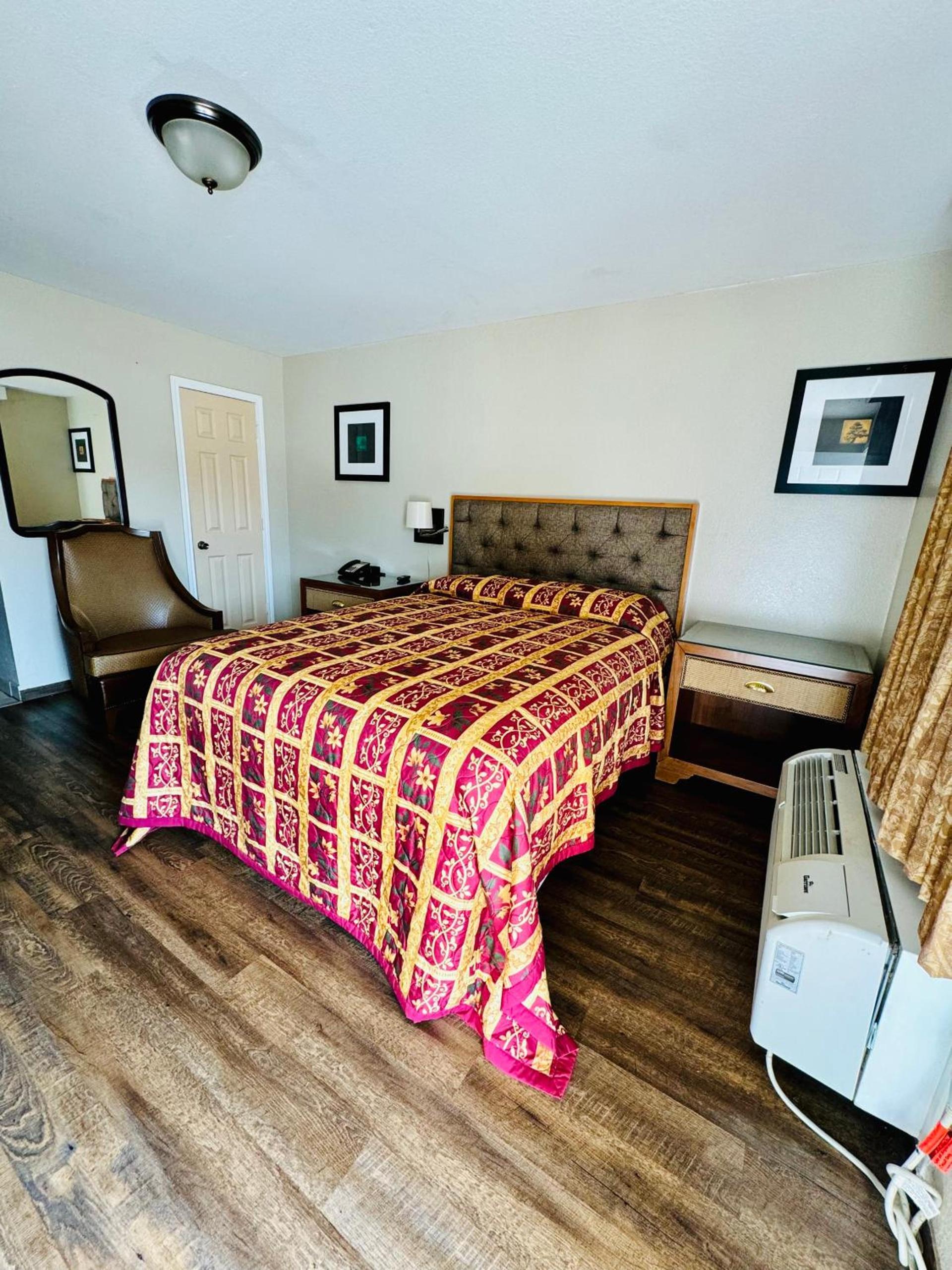 Bostonian Inn & Suites photo 20