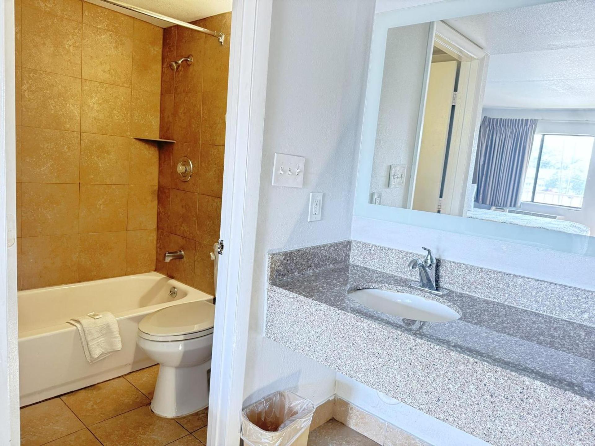 Masters Inn Tucker photo 35