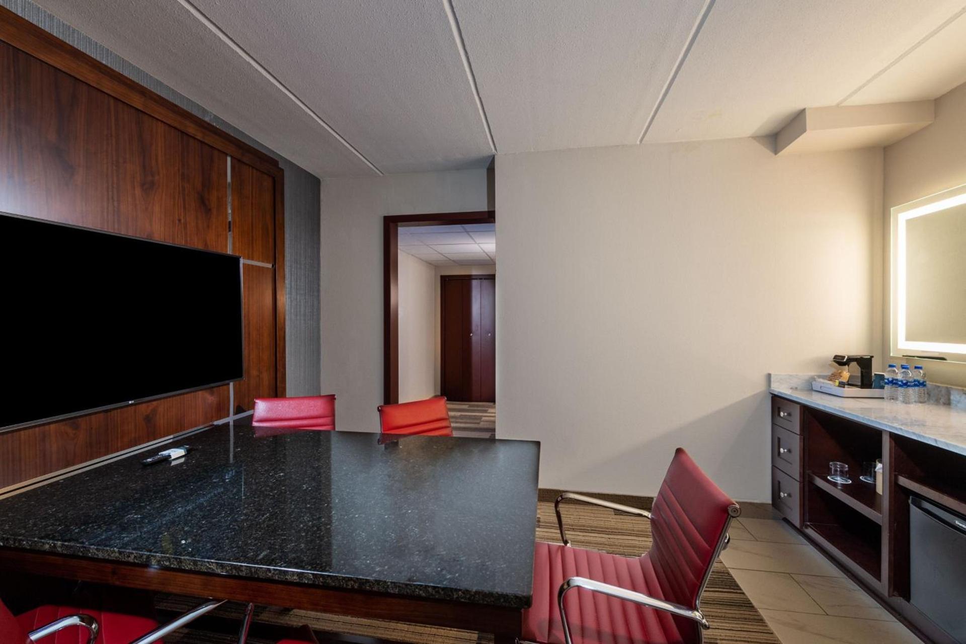Four Points by Sheraton Atlanta Airport West photo 13