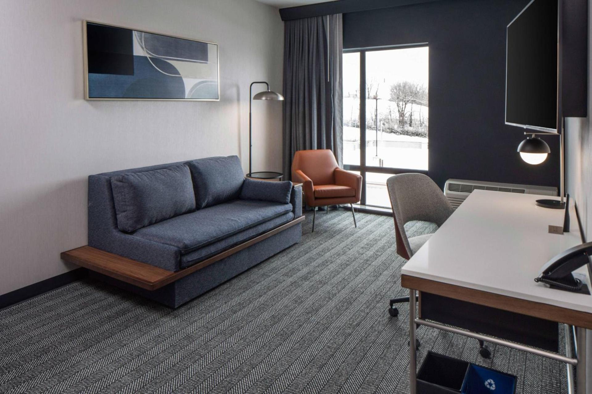 Courtyard by Marriott Jefferson City photo 14