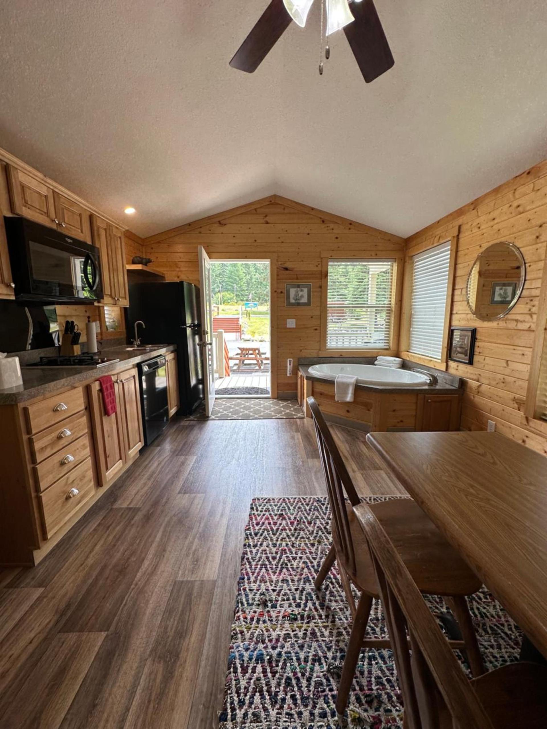 Packwood Lodge & Cabins photo 25