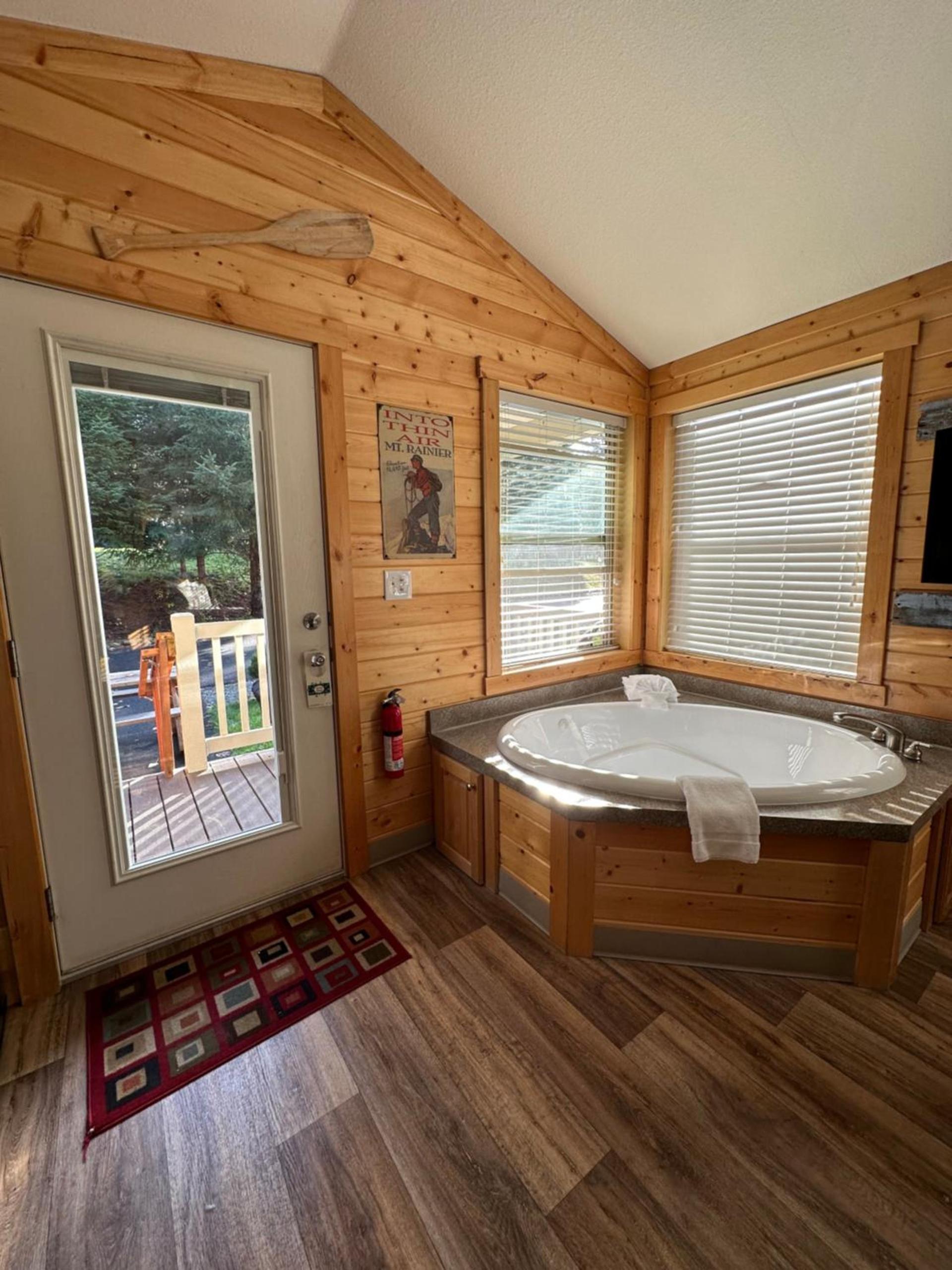 Packwood Lodge & Cabins photo 33