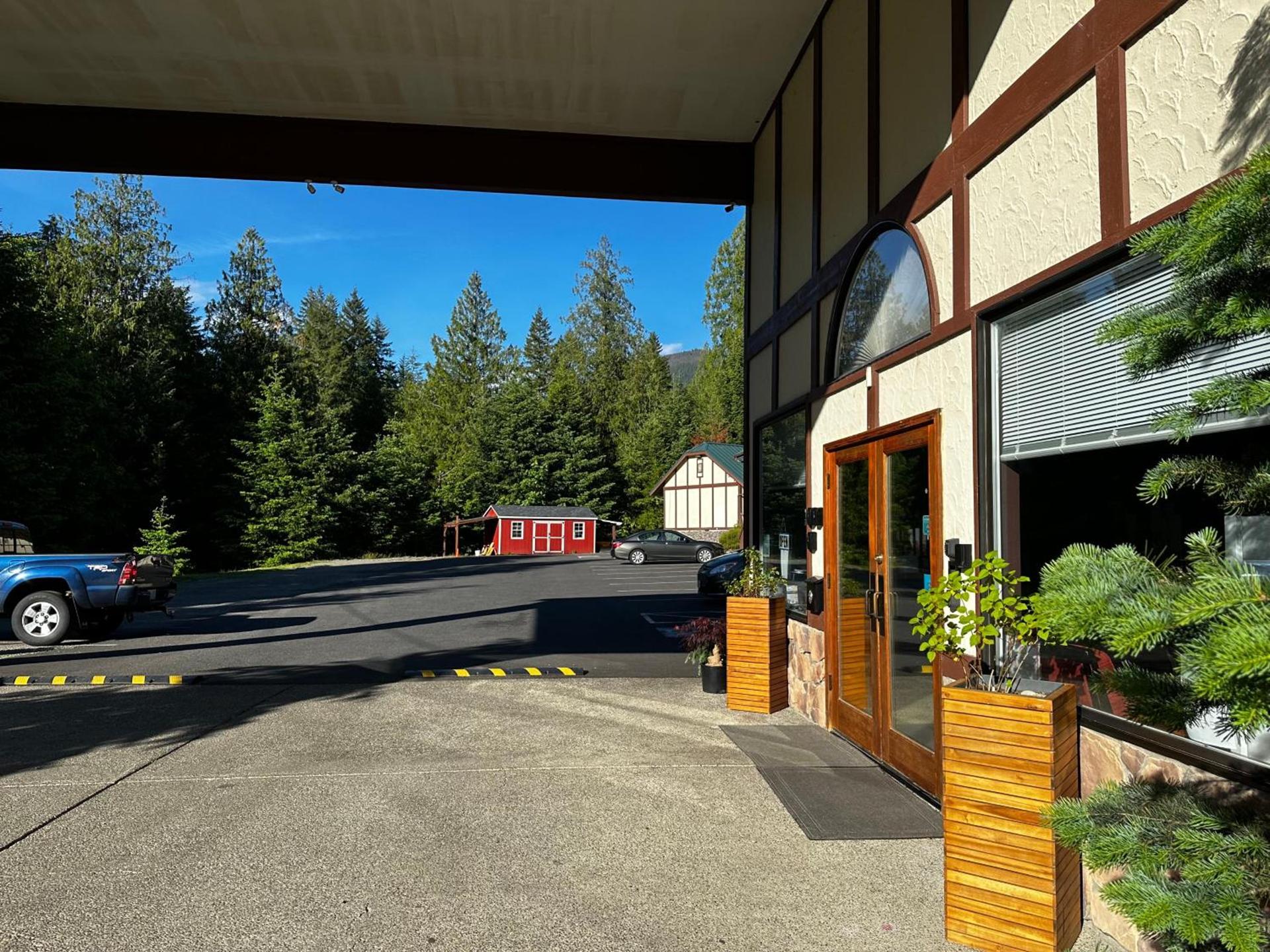 Packwood Lodge & Cabins photo 6