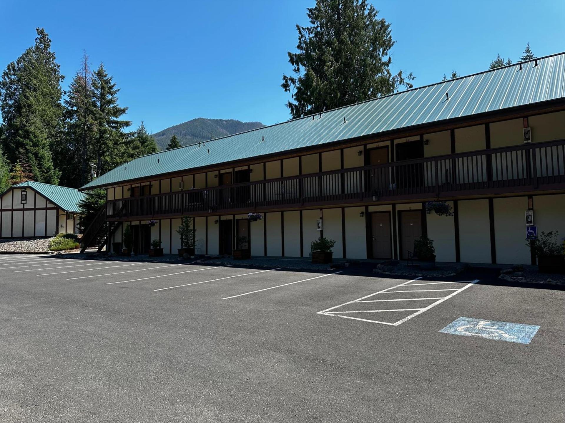 Packwood Lodge & Cabins photo 2