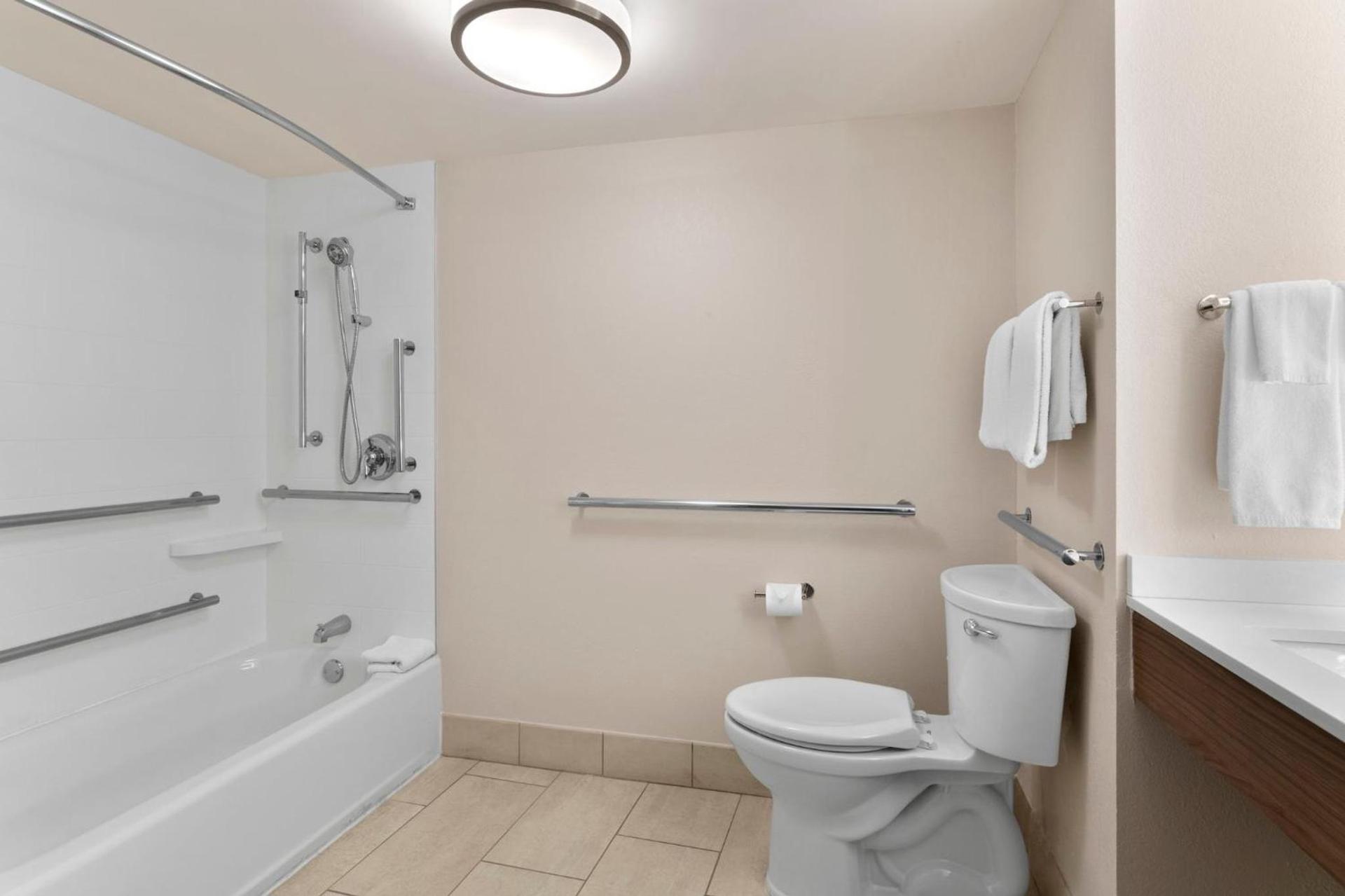 Holiday Inn Express Hilton Head Island by IHG photo 87