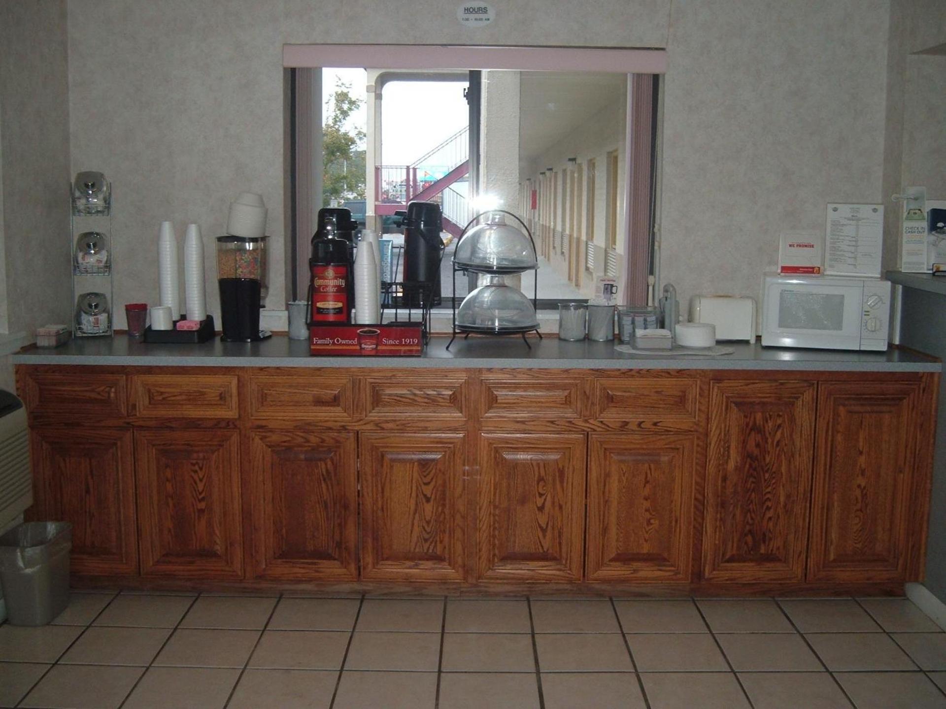 Super 8 by Wyndham Laurel photo 26
