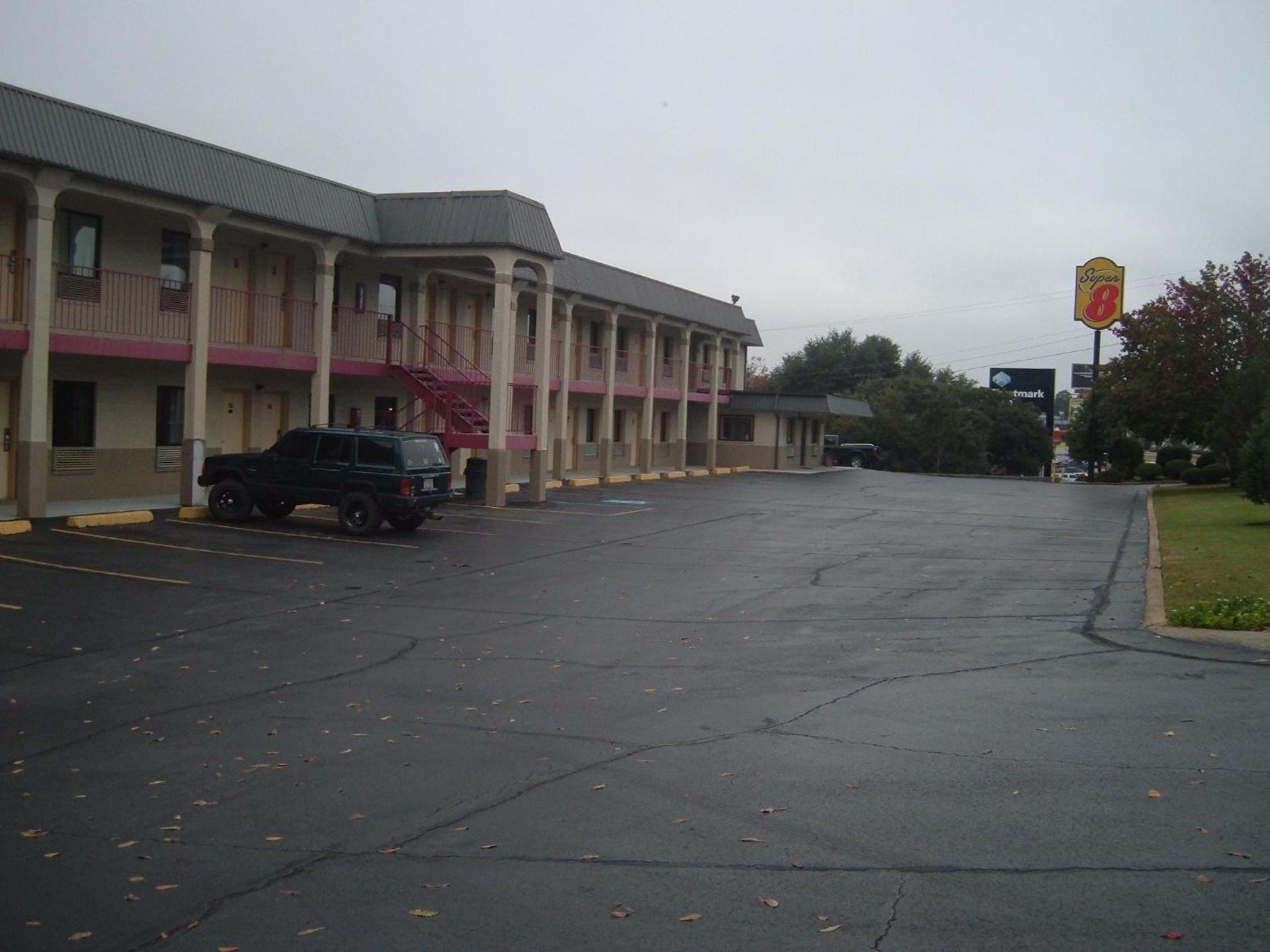 Super 8 by Wyndham Laurel photo 24