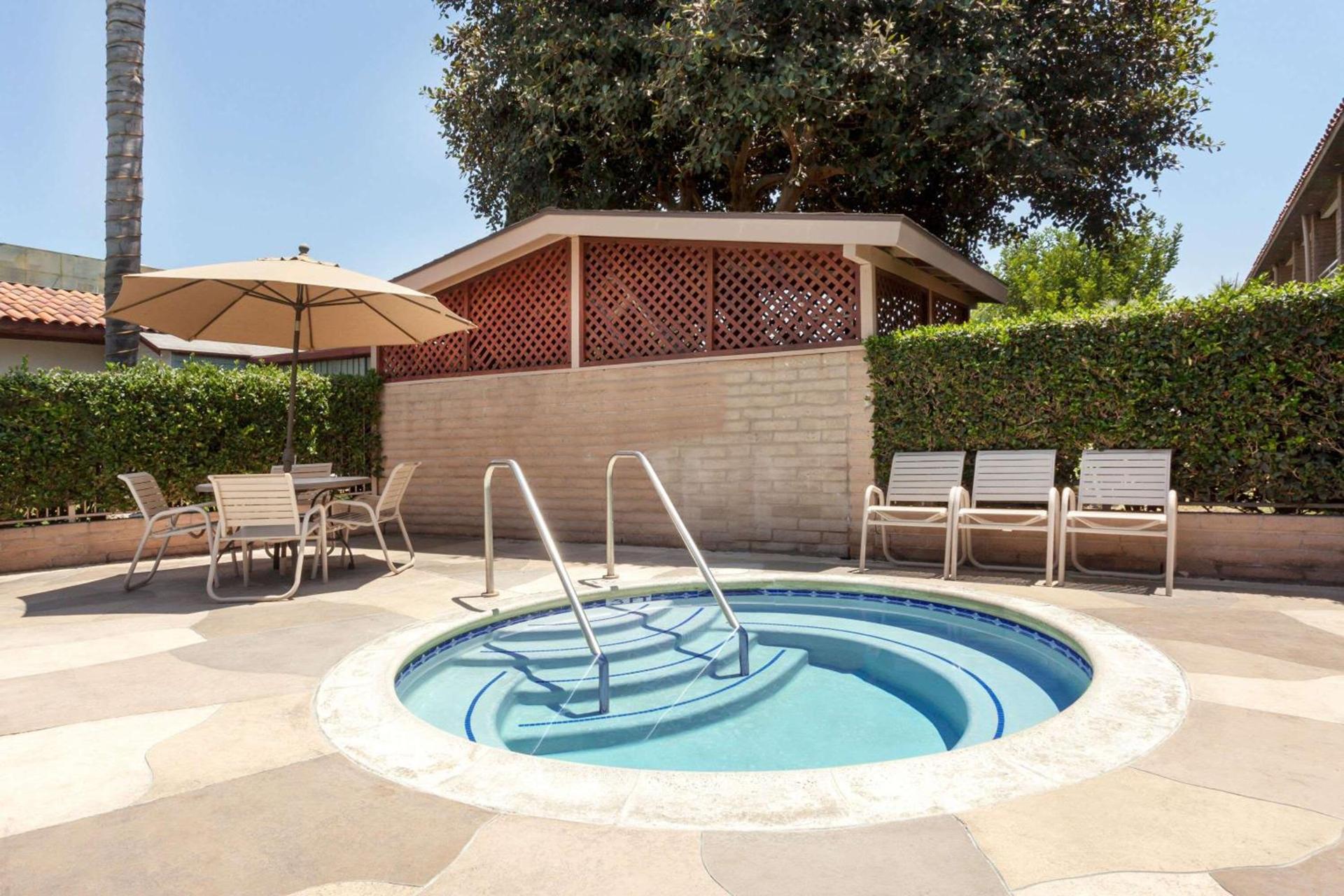 Travelodge by Wyndham Orange County Airport/ Costa Mesa photo 13