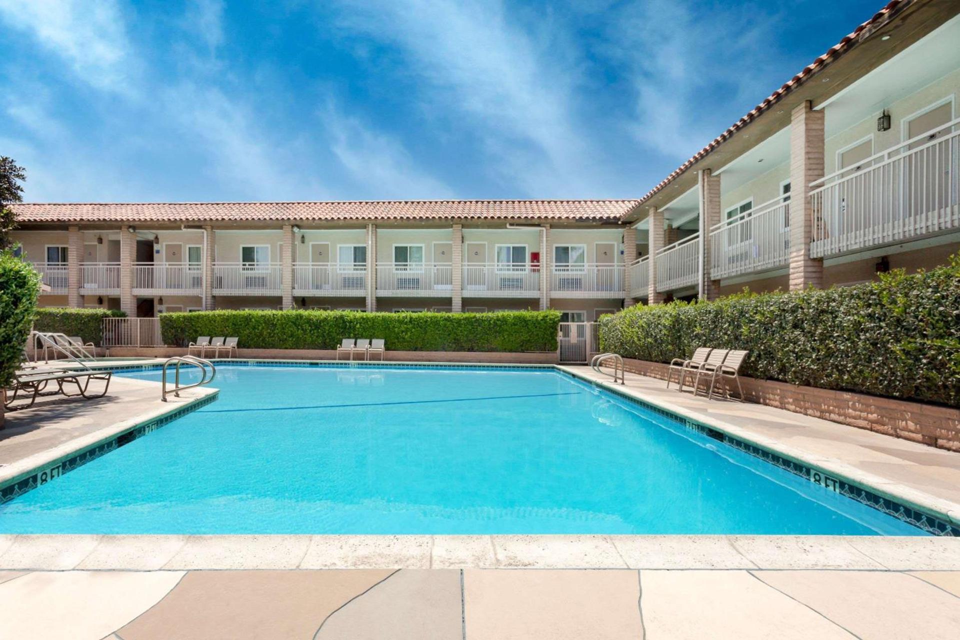 Travelodge by Wyndham Orange County Airport/ Costa Mesa photo 14