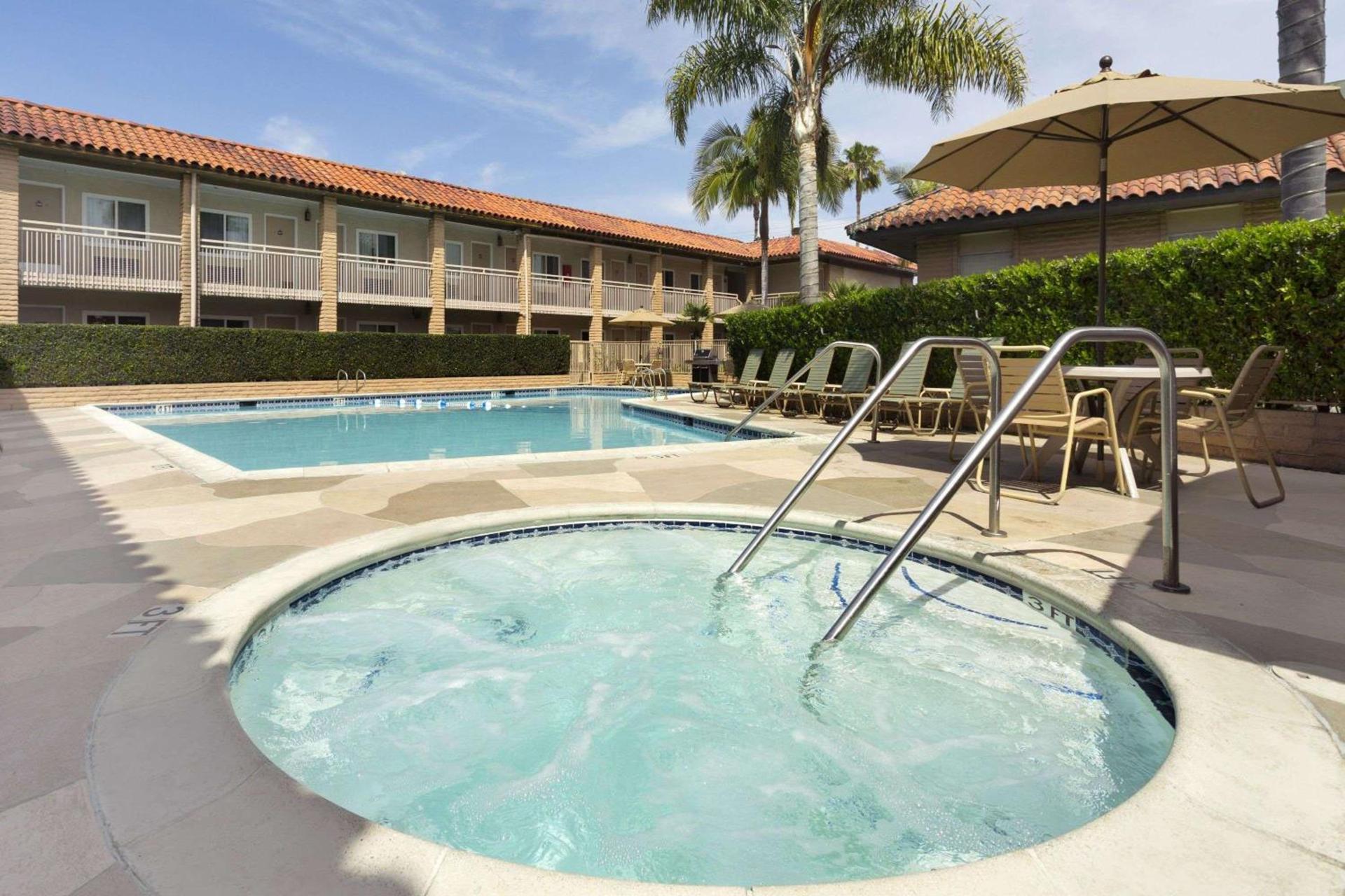 Travelodge by Wyndham Orange County Airport/ Costa Mesa photo 15