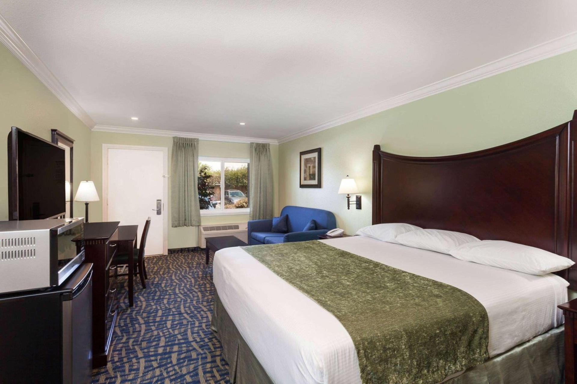 Travelodge by Wyndham Orange County Airport/ Costa Mesa photo 22