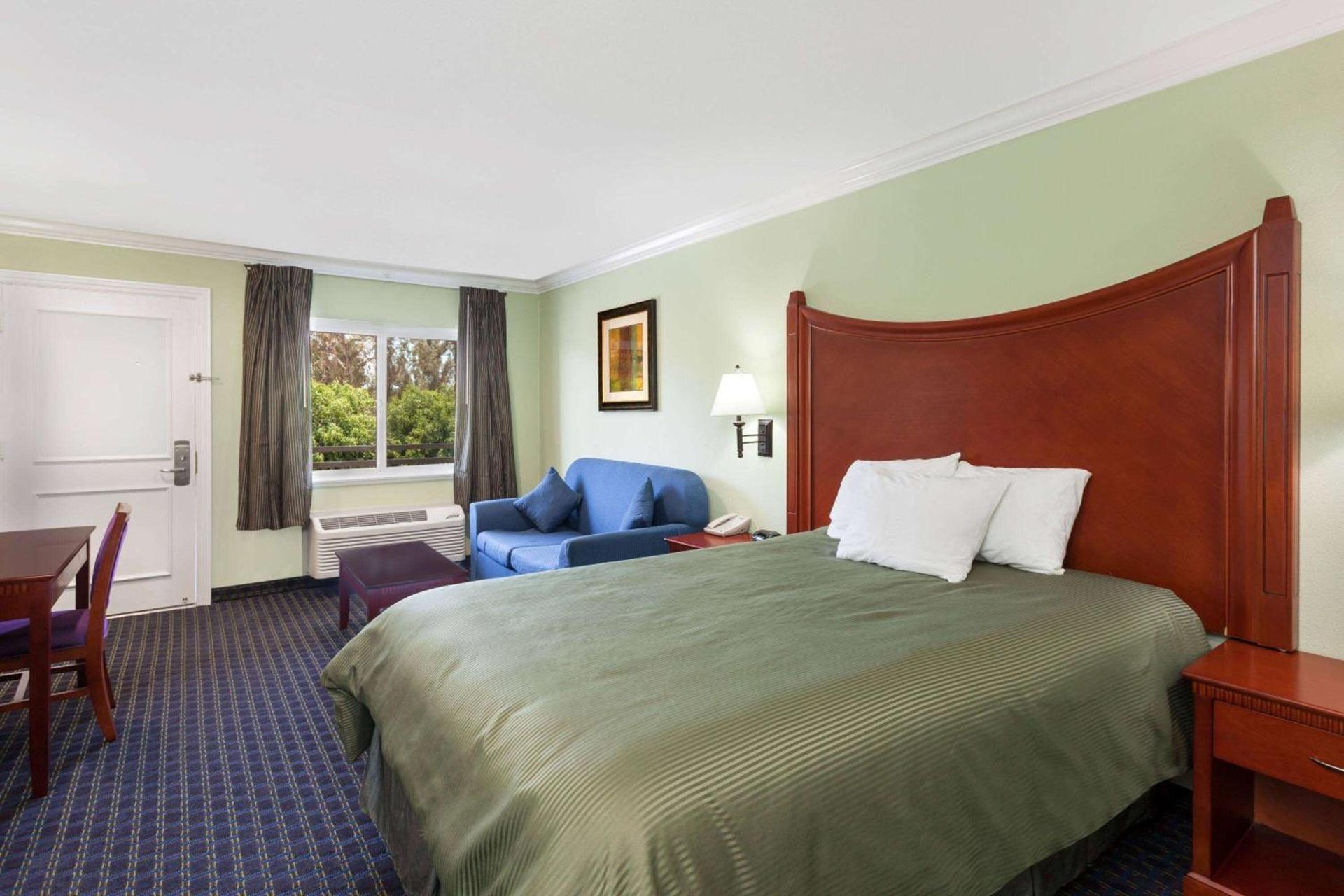Travelodge by Wyndham Orange County Airport/ Costa Mesa photo 25