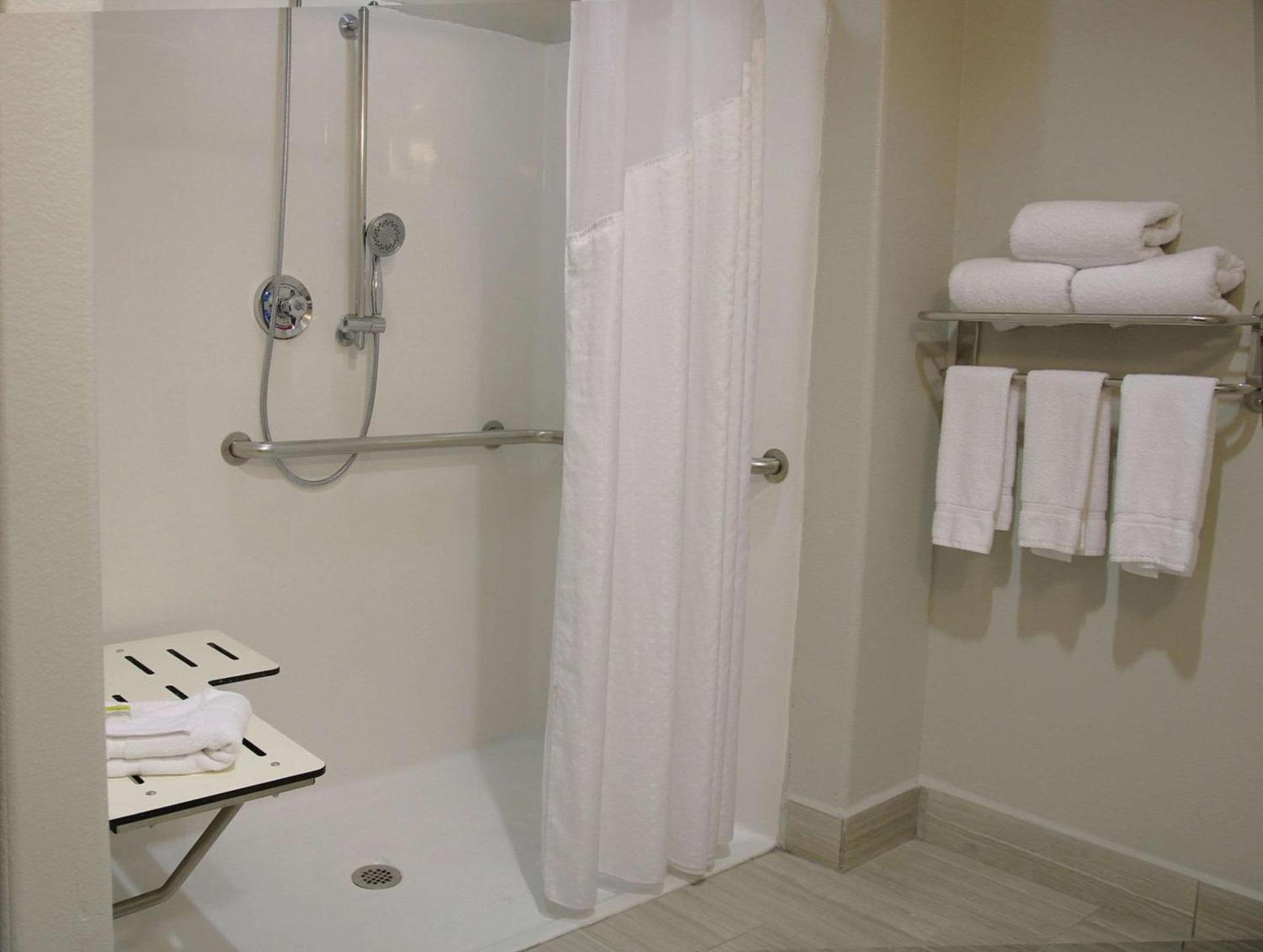 Comfort Inn & Suites Dallas Medical-Market Center photo 19