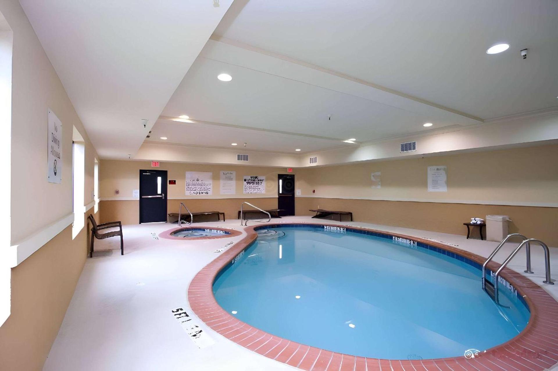 Comfort Inn & Suites Dallas Medical-Market Center photo 3