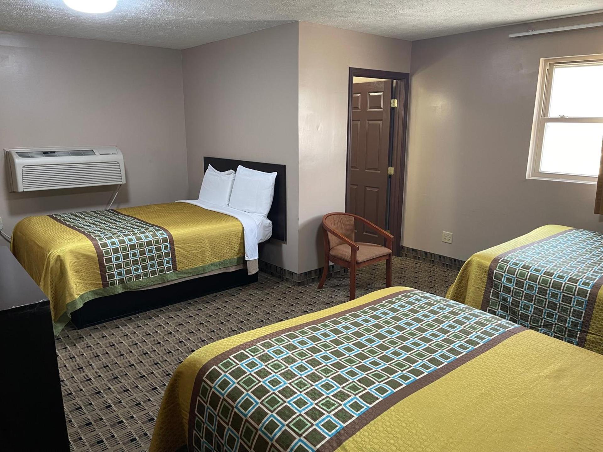 Economy Inn & Suites photo 43