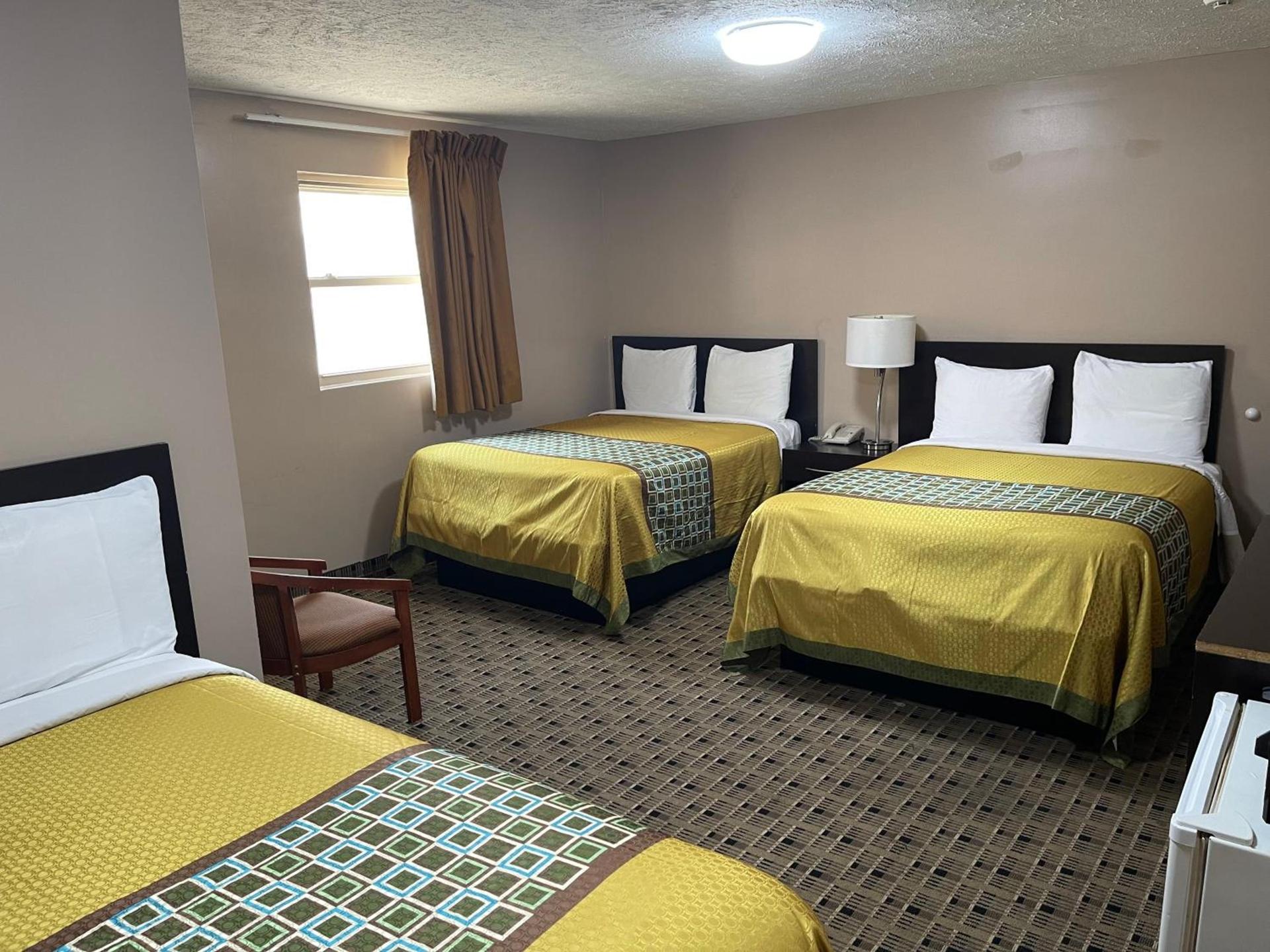 Economy Inn & Suites photo 46