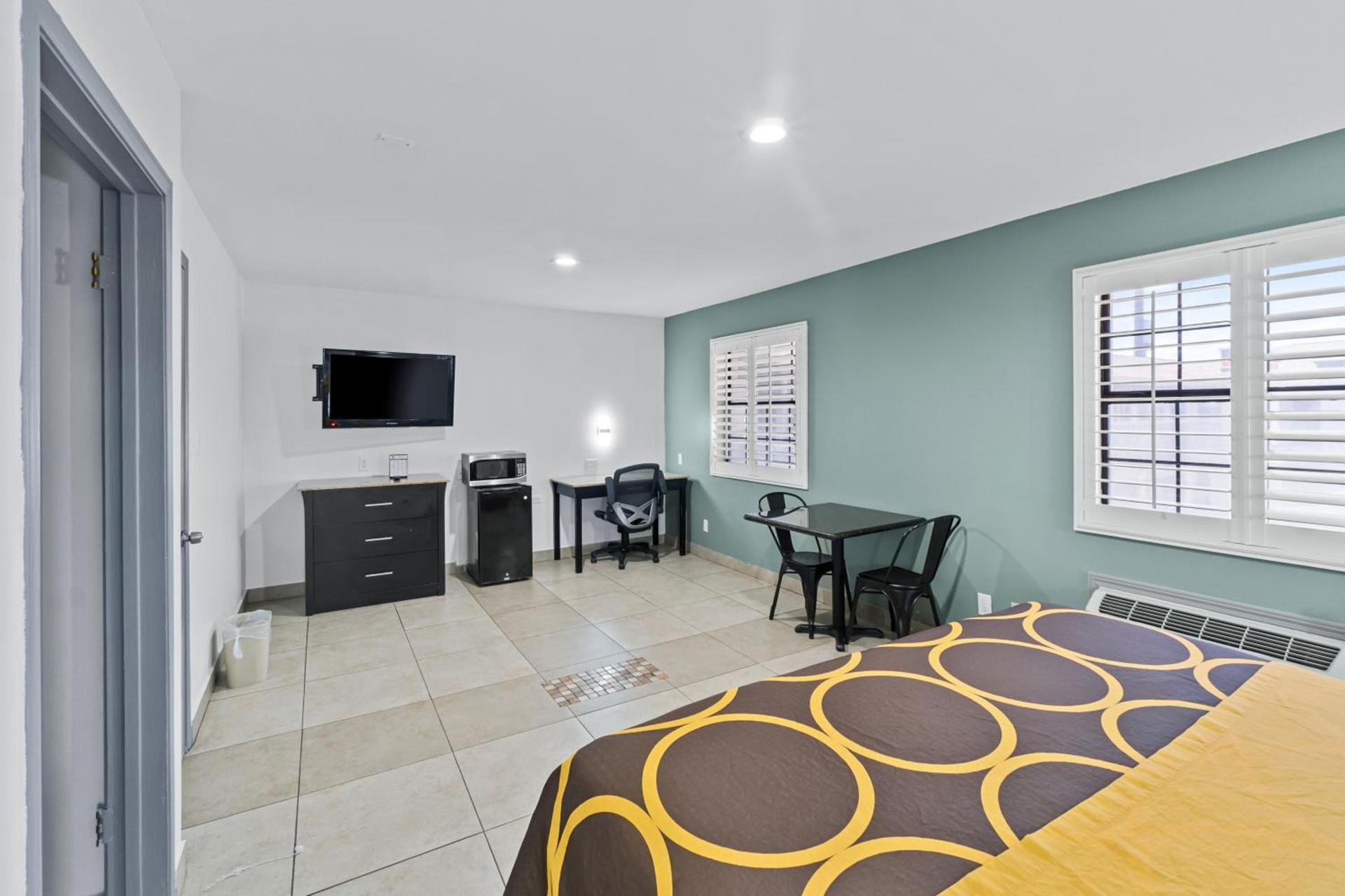 Super 8 by Wyndham McAllen-Downtown-Airport-LA Plaza Mall photo 9