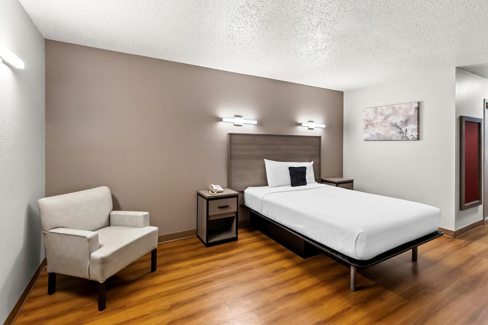 Red Lion Inn & Suites Saint Louis photo 17