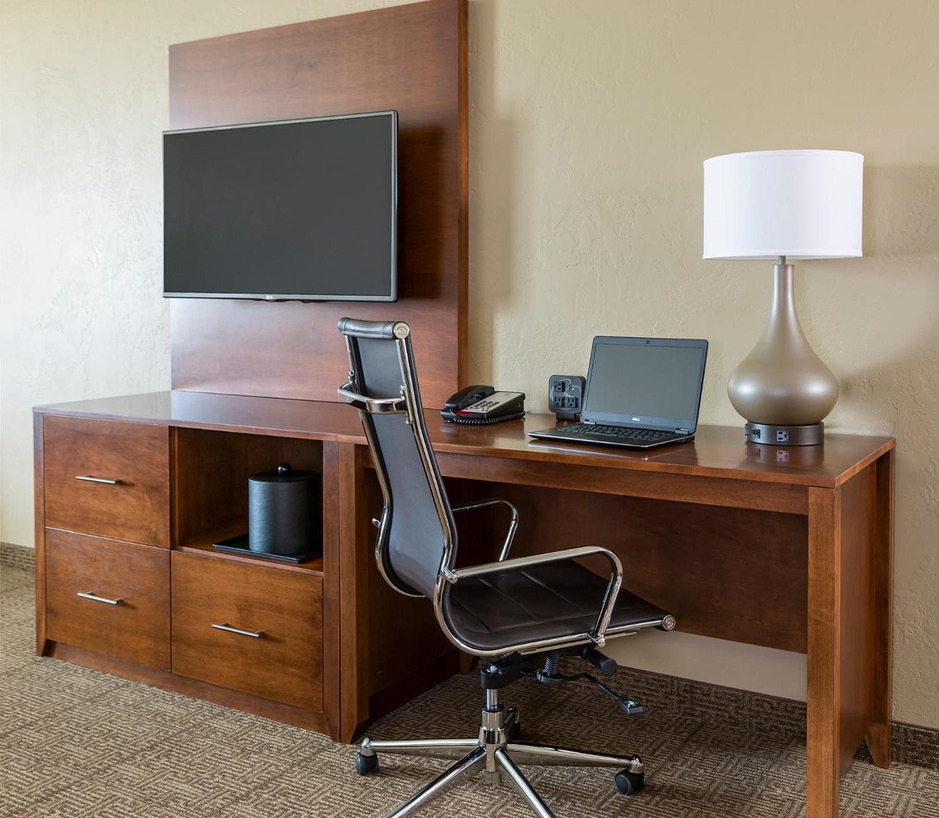 Comfort Suites Hartville-North Canton photo 17