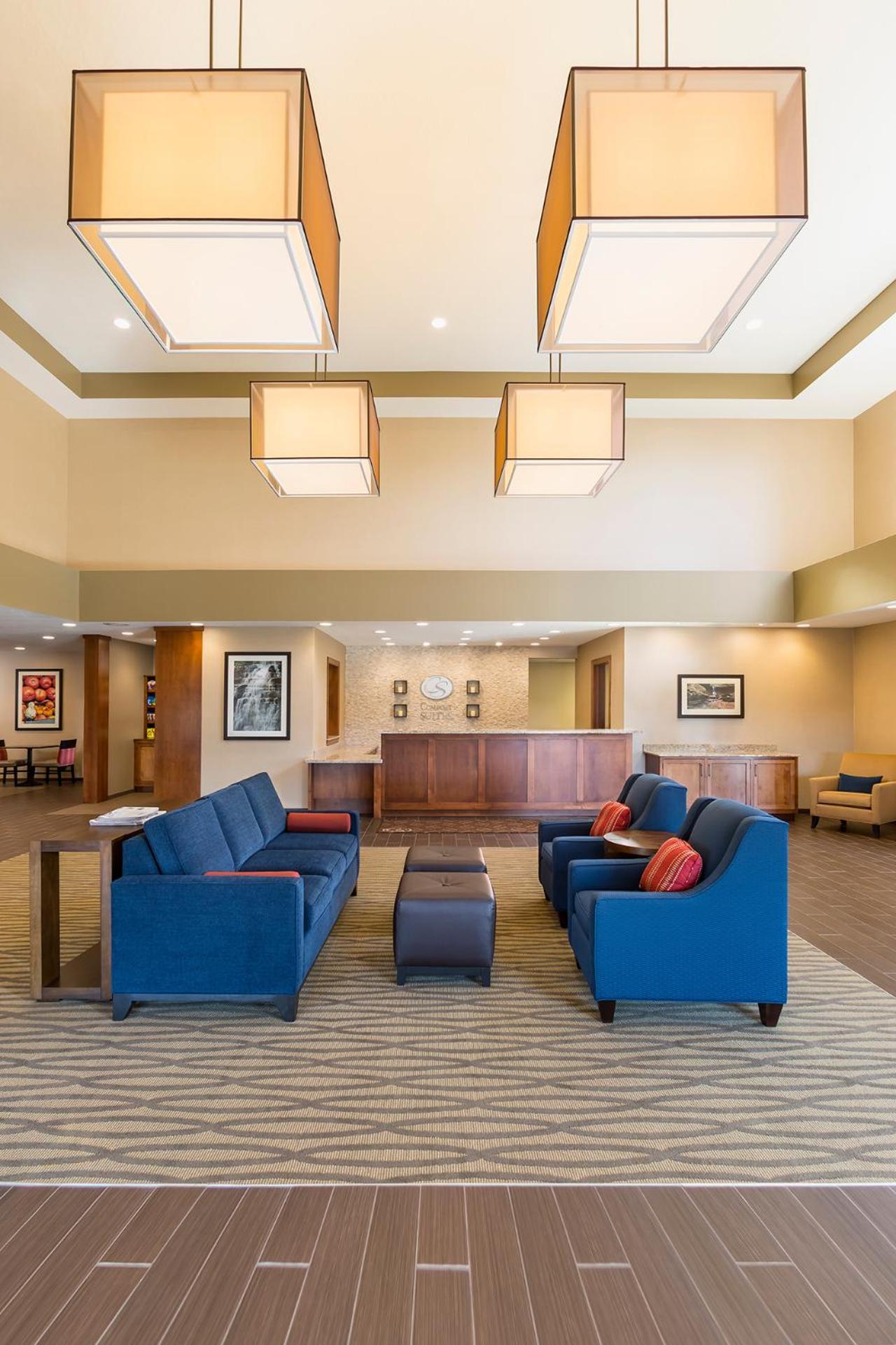Comfort Suites Hartville-North Canton photo 26