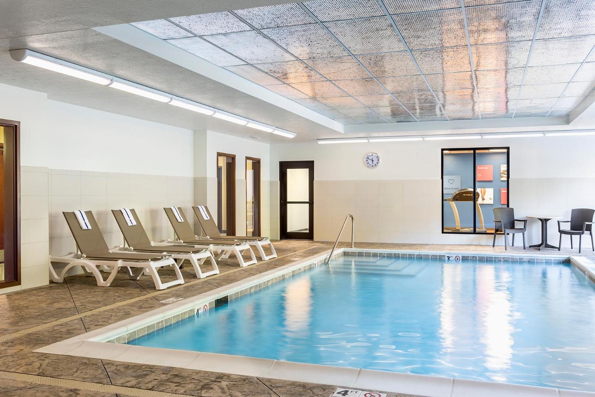 Comfort Suites Hartville-North Canton photo 21
