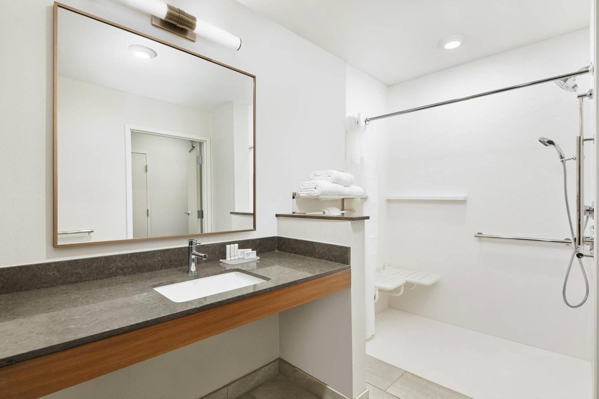 Fairfield Inn & Suites by Marriott Raleigh Wake Forest photo 11