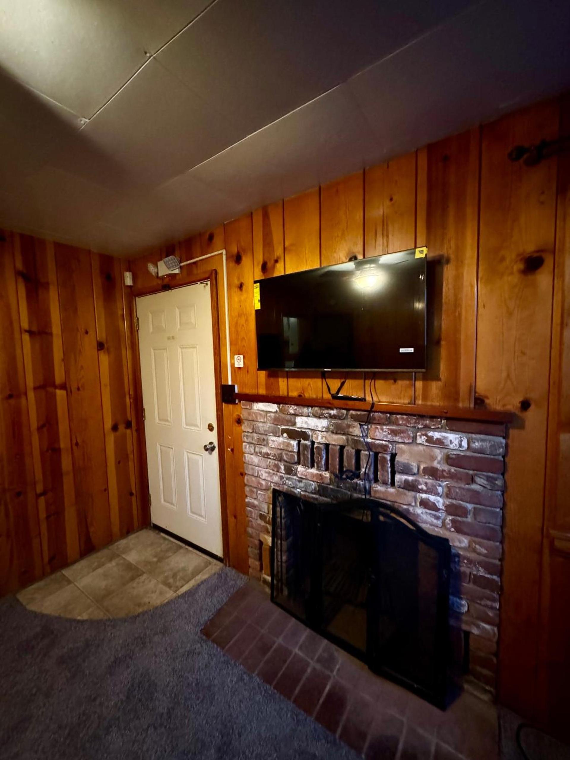 Crest Lodge Historic Mountain Inn photo 49