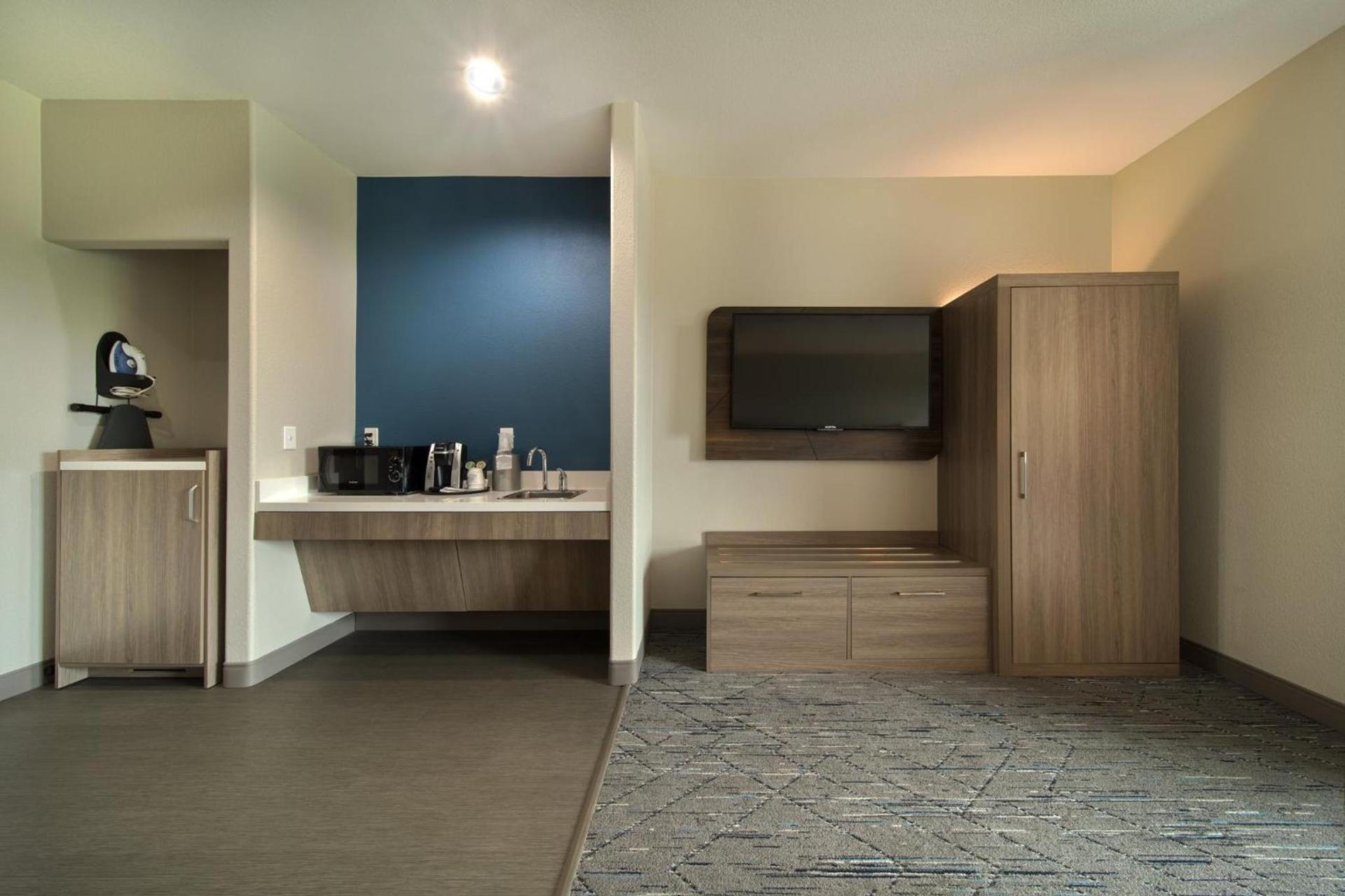 Holiday Inn Express & Suites Cleveland by IHG photo 80