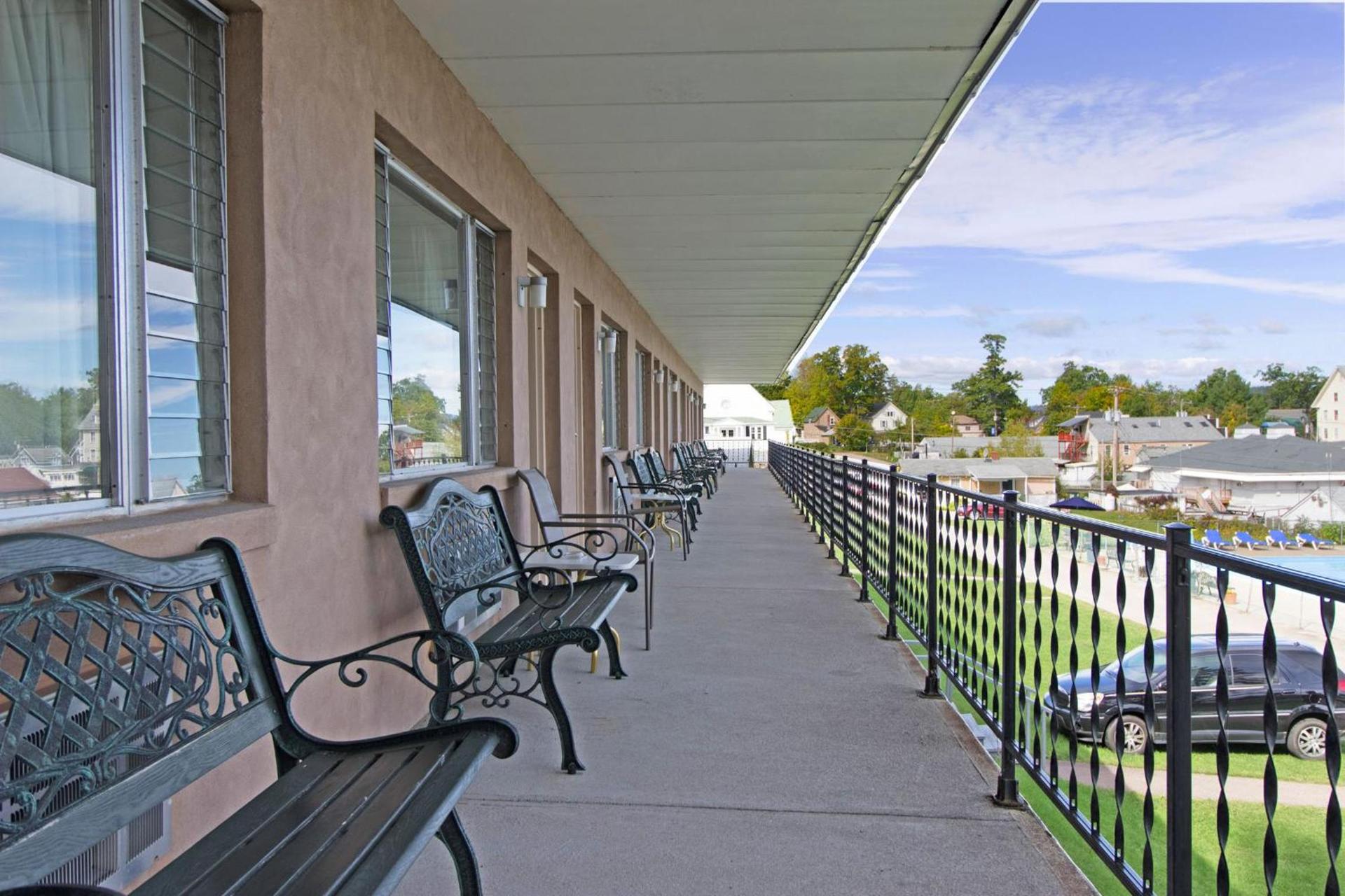 Half Moon Motel & Cottages photo 26