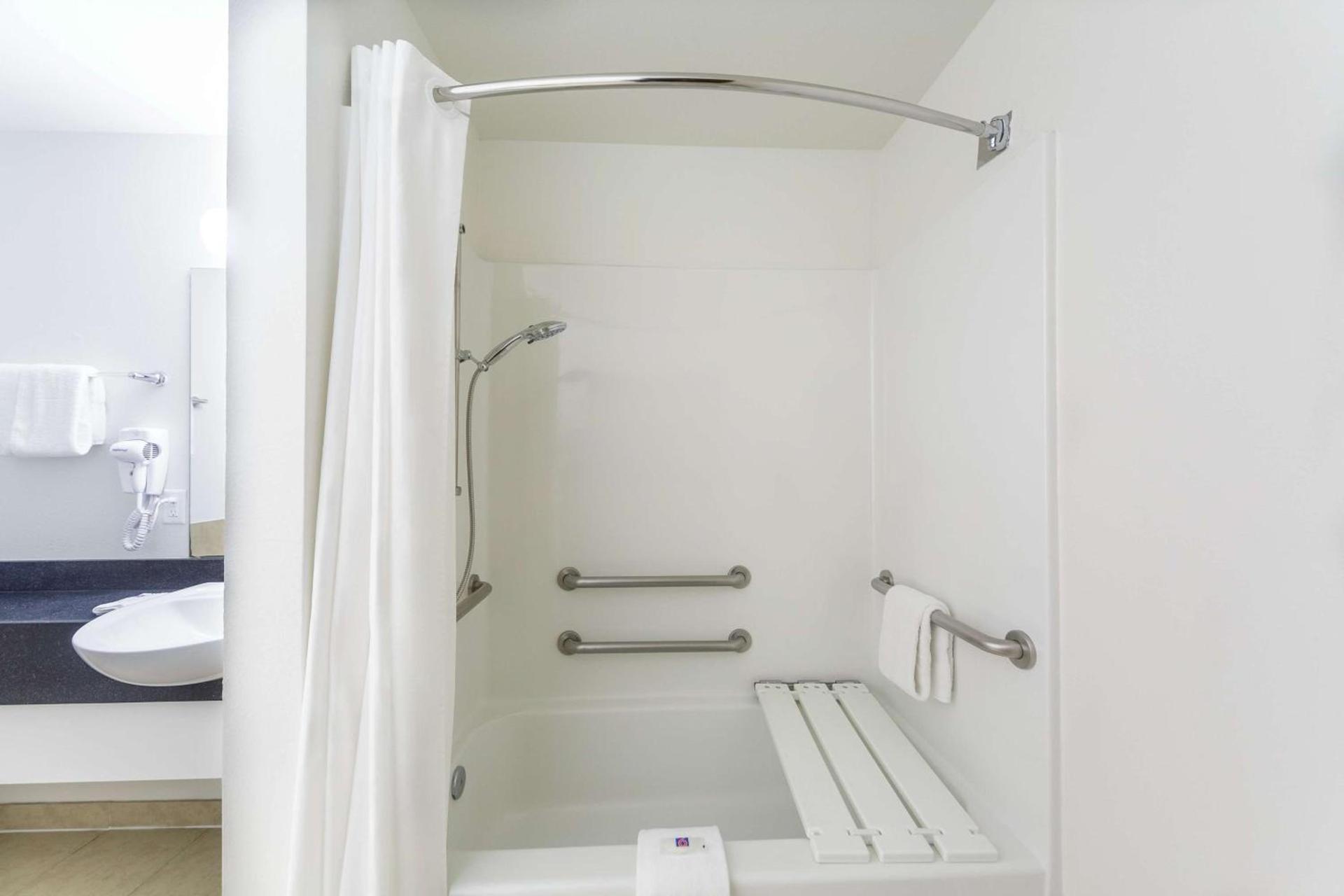 Motel 6-Laredo, TX - Airport photo 14