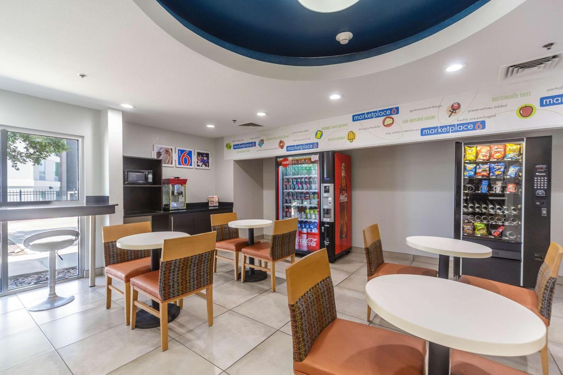 Motel 6-Laredo, TX - Airport photo 23