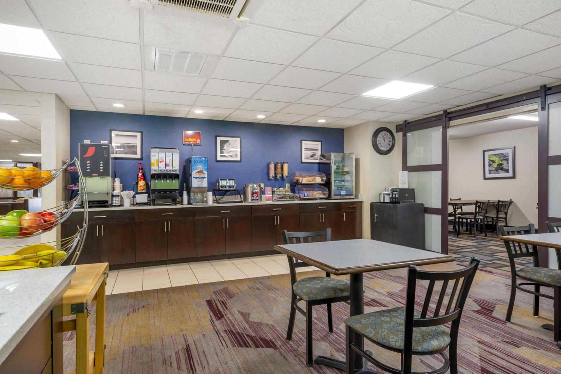 Best Western Plus Berkshire Hills Inn & Suites photo 2