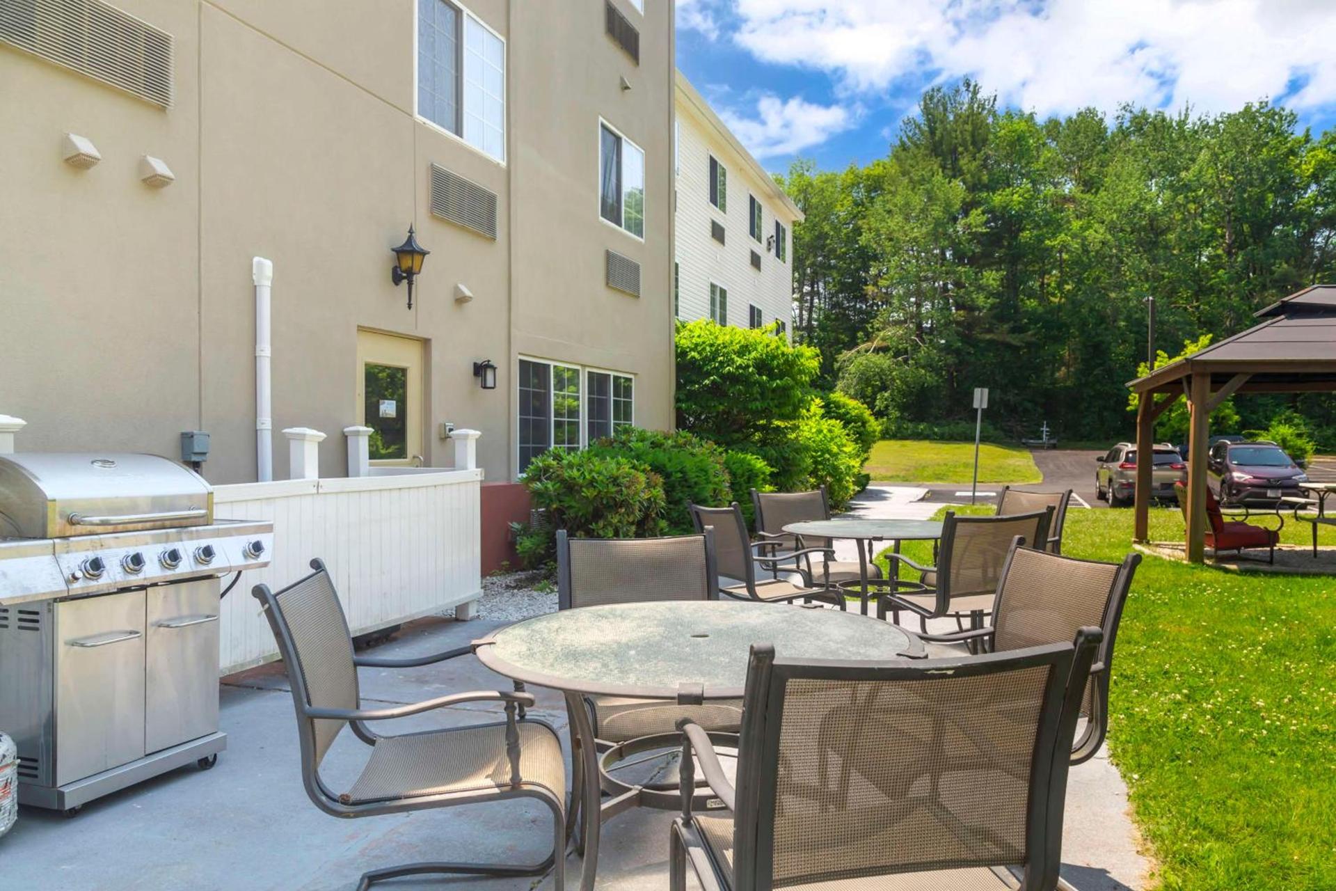 Best Western Plus Berkshire Hills Inn & Suites photo 3