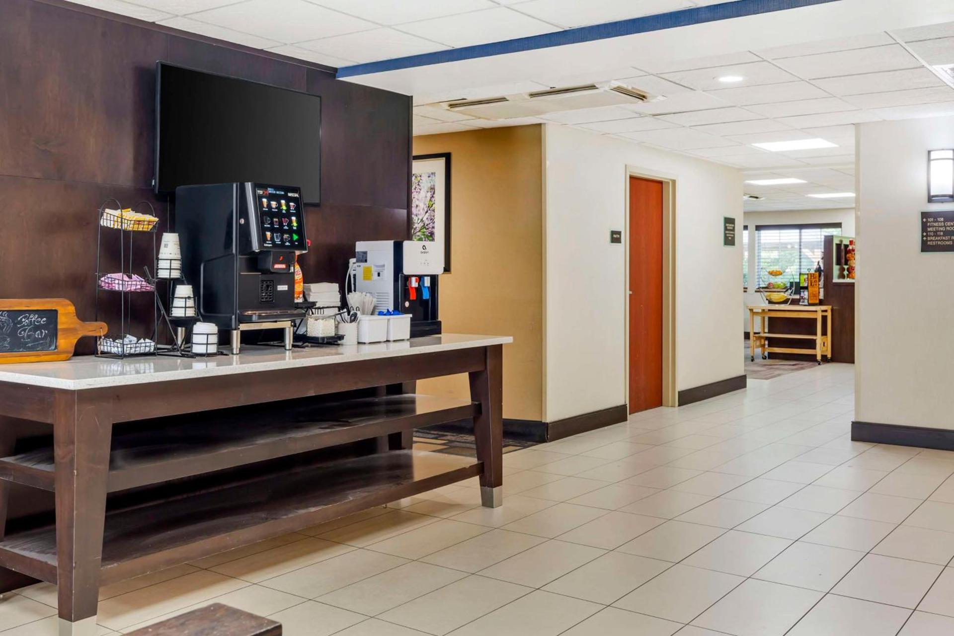 Best Western Plus Berkshire Hills Inn & Suites photo 5