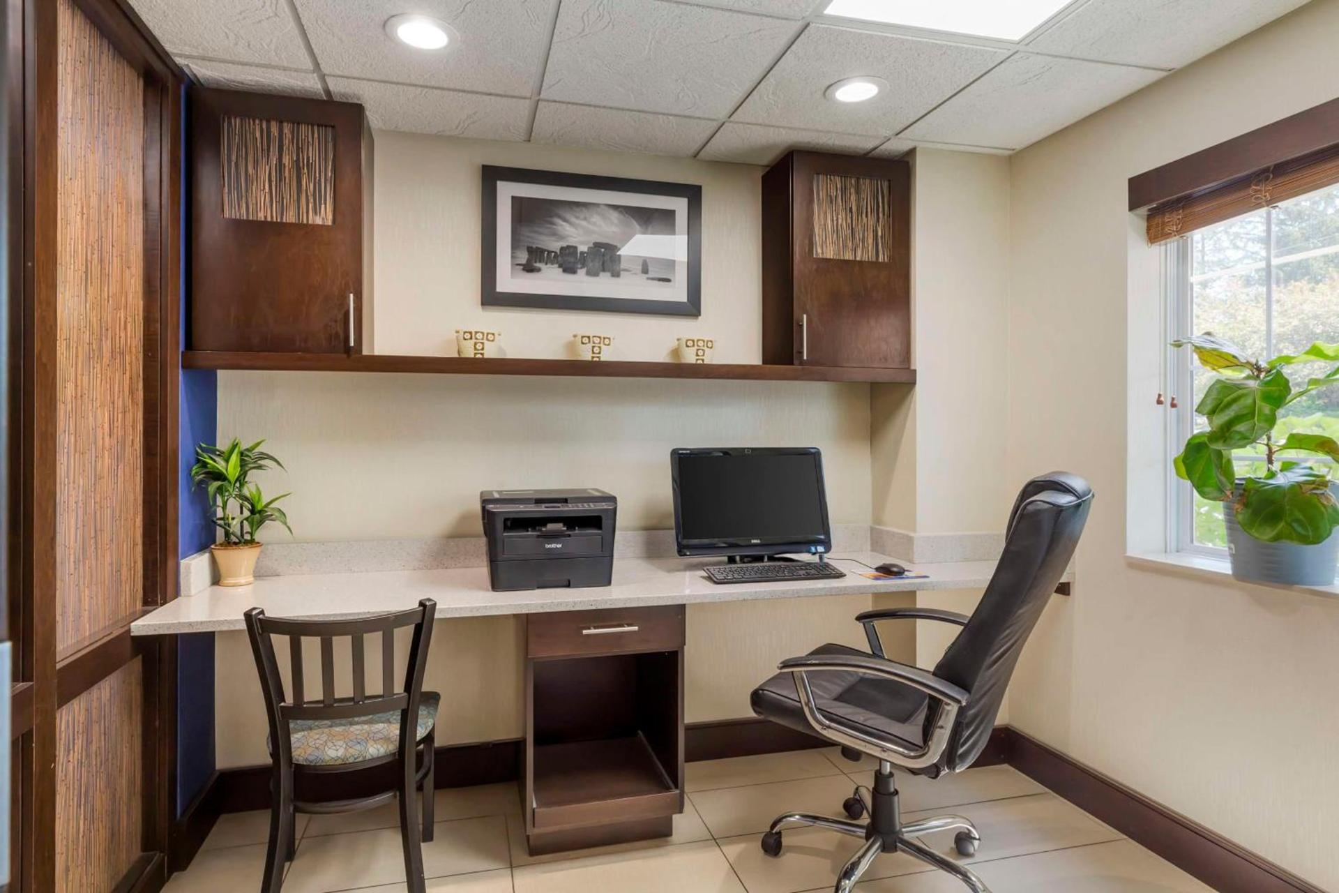 Best Western Plus Berkshire Hills Inn & Suites photo 8