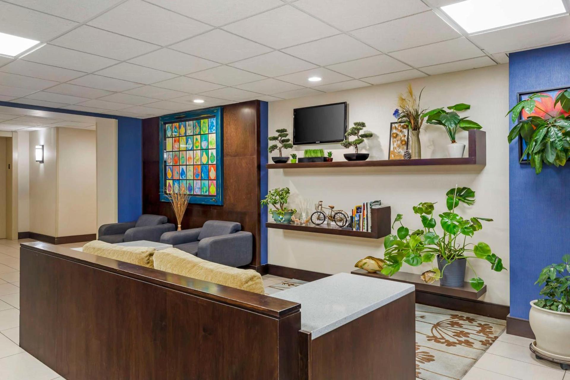 Best Western Plus Berkshire Hills Inn & Suites photo 7