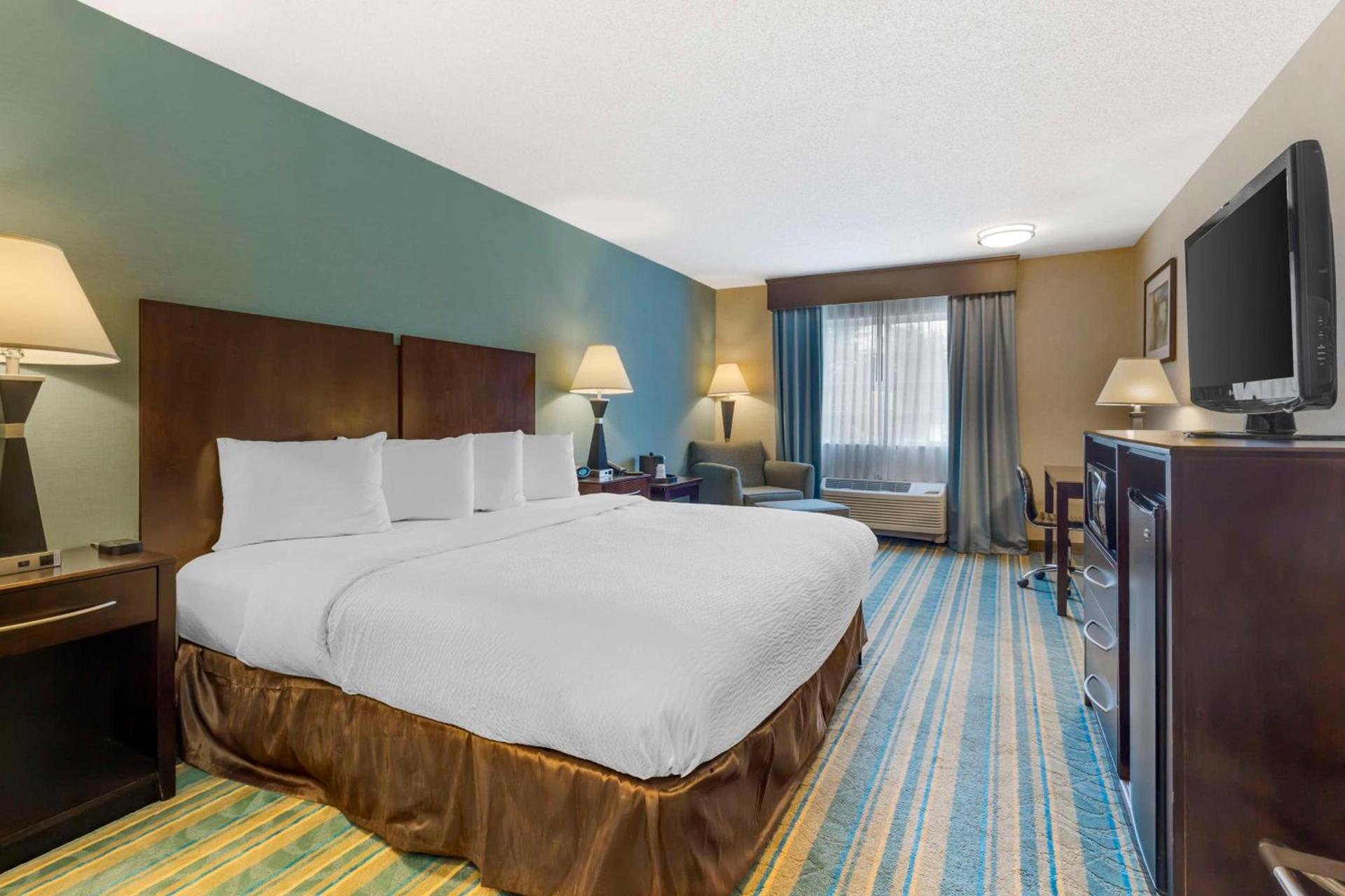 Best Western Plus Berkshire Hills Inn & Suites photo 9