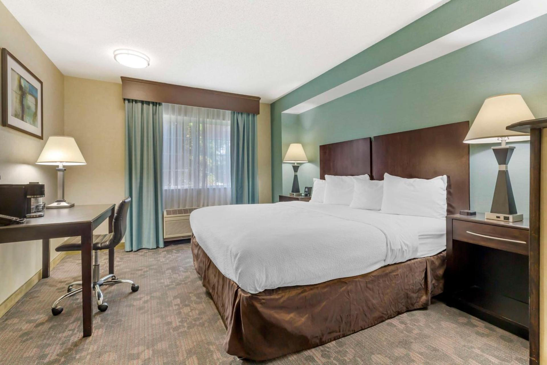 Best Western Plus Berkshire Hills Inn & Suites photo 17
