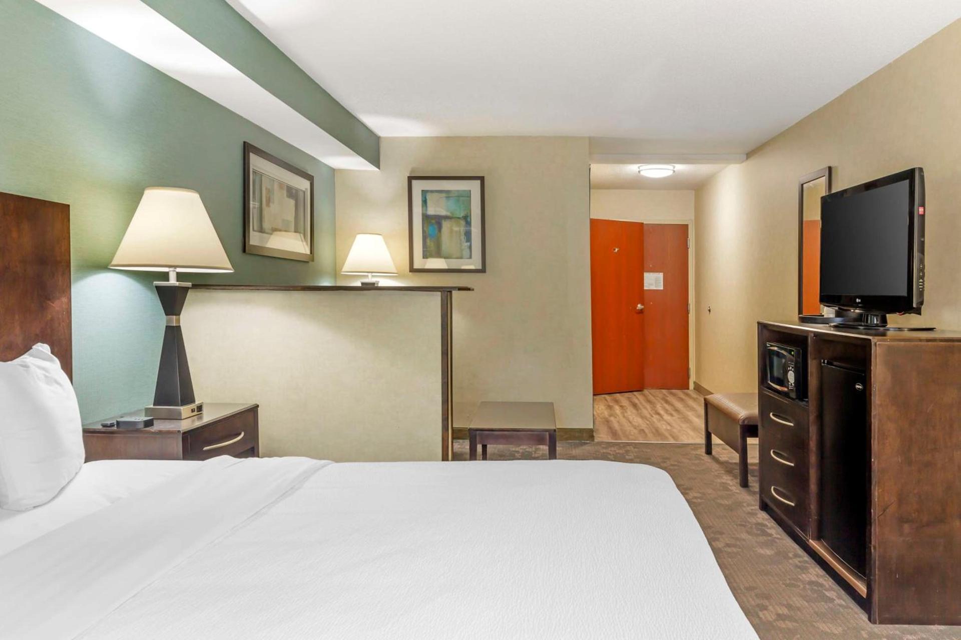 Best Western Plus Berkshire Hills Inn & Suites photo 18