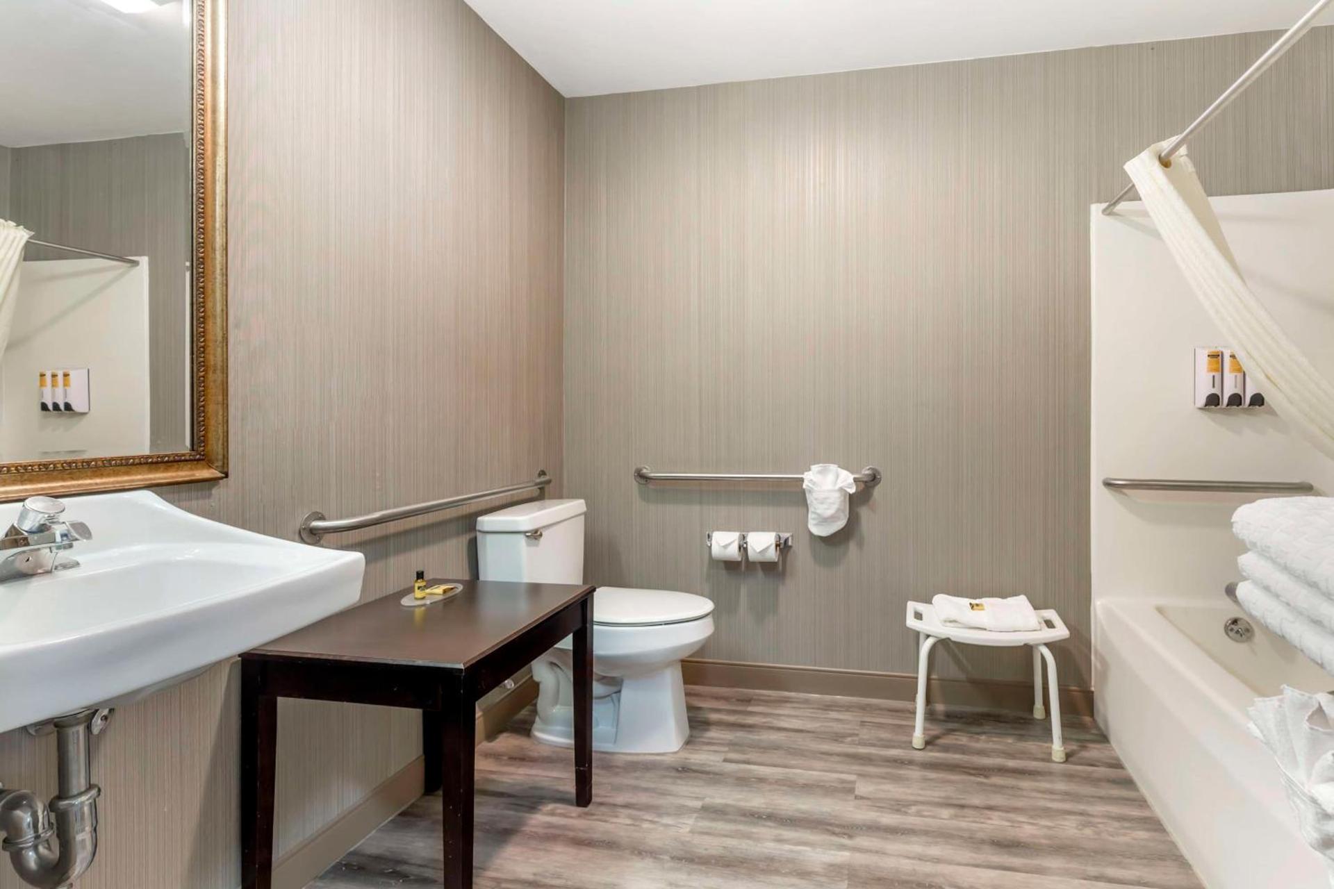 Best Western Plus Berkshire Hills Inn & Suites photo 19